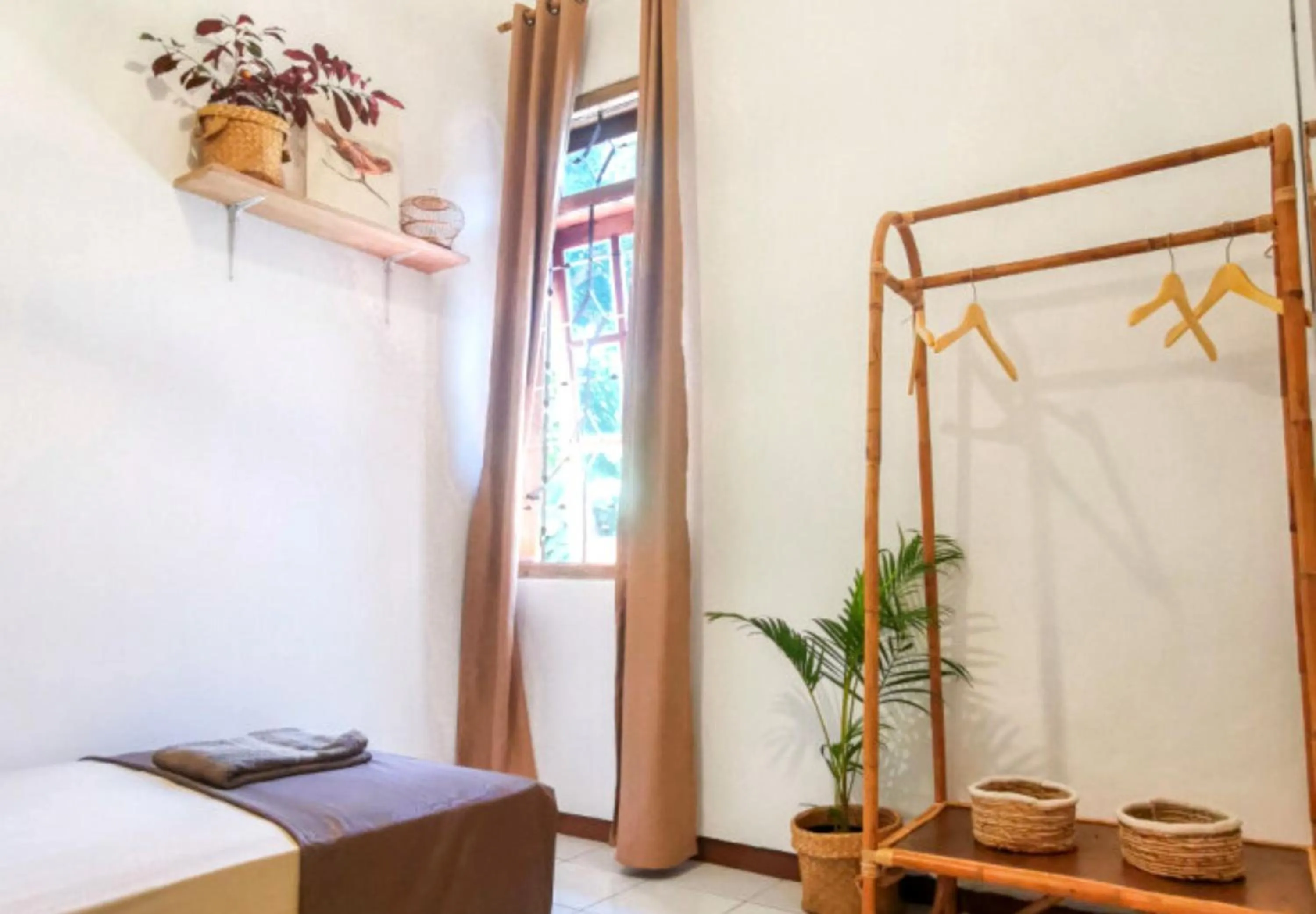 Bedroom, Bed in Snooze Ijen