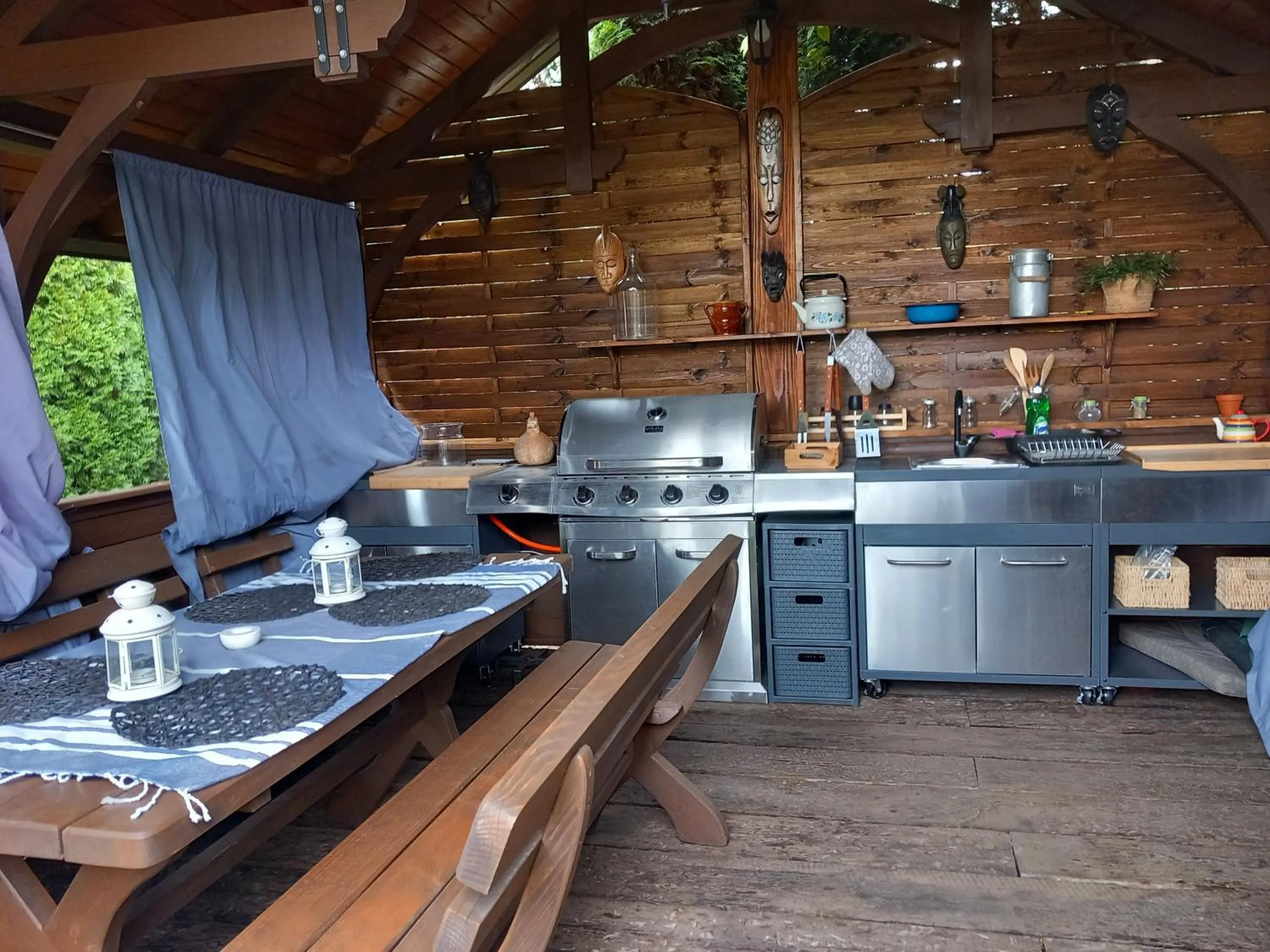 BBQ facilities in Dom z Sauną i Jacuzzi- na wyłączność lub pokoje