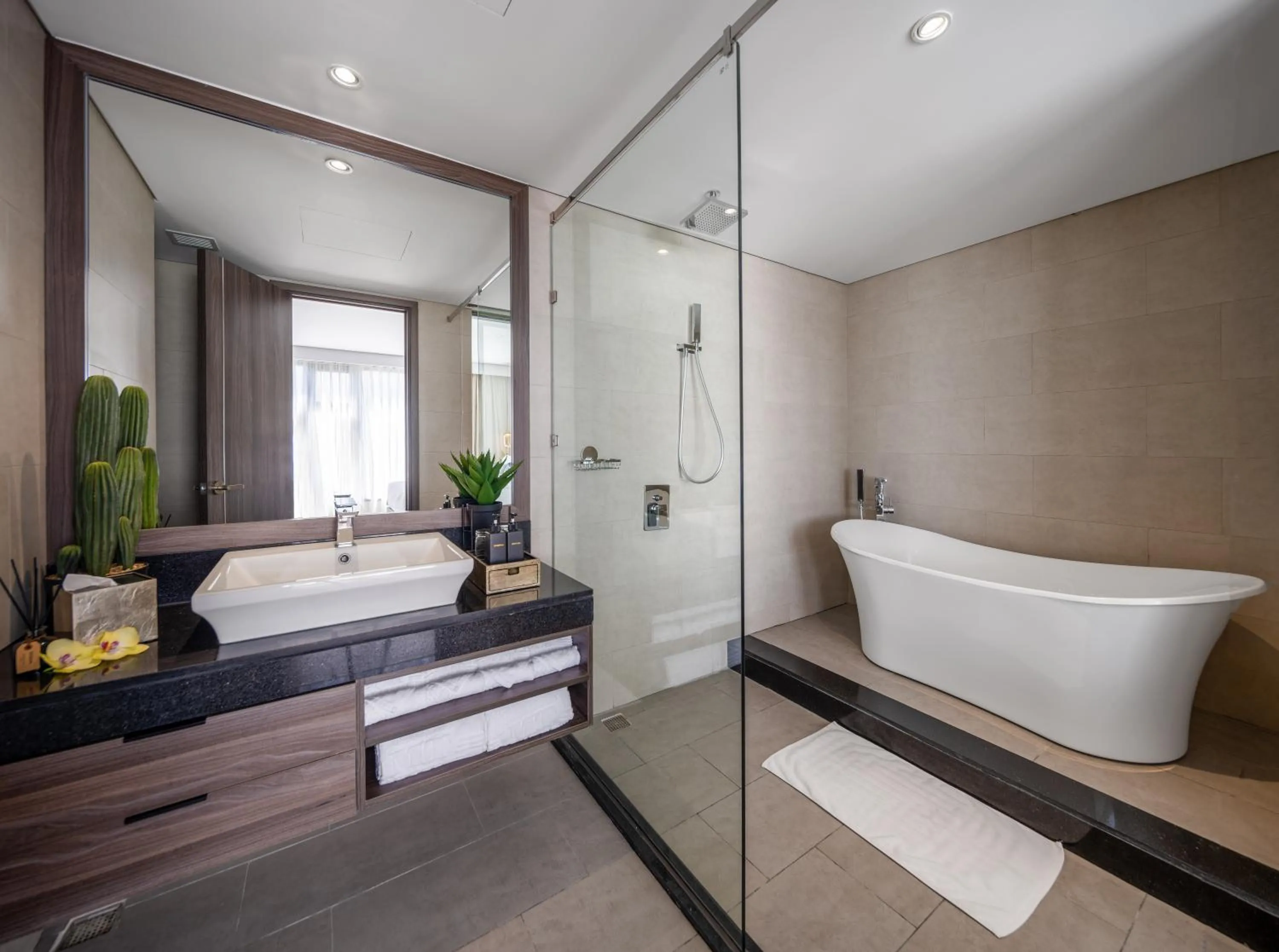 Hot Tub, Bed in Minh Toan SAFI Ocean Hotel