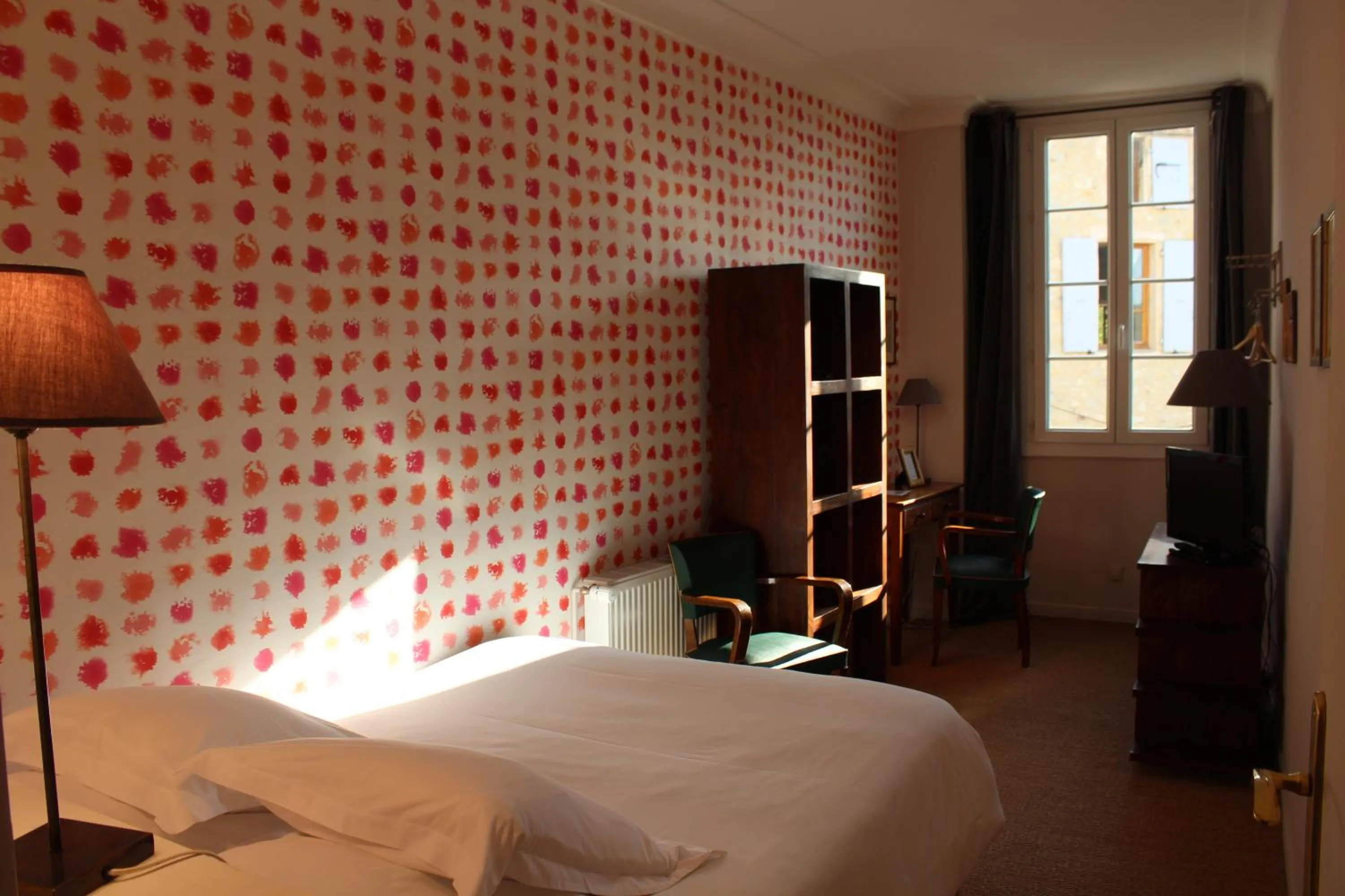 Bed in Hôtel de Mirmande