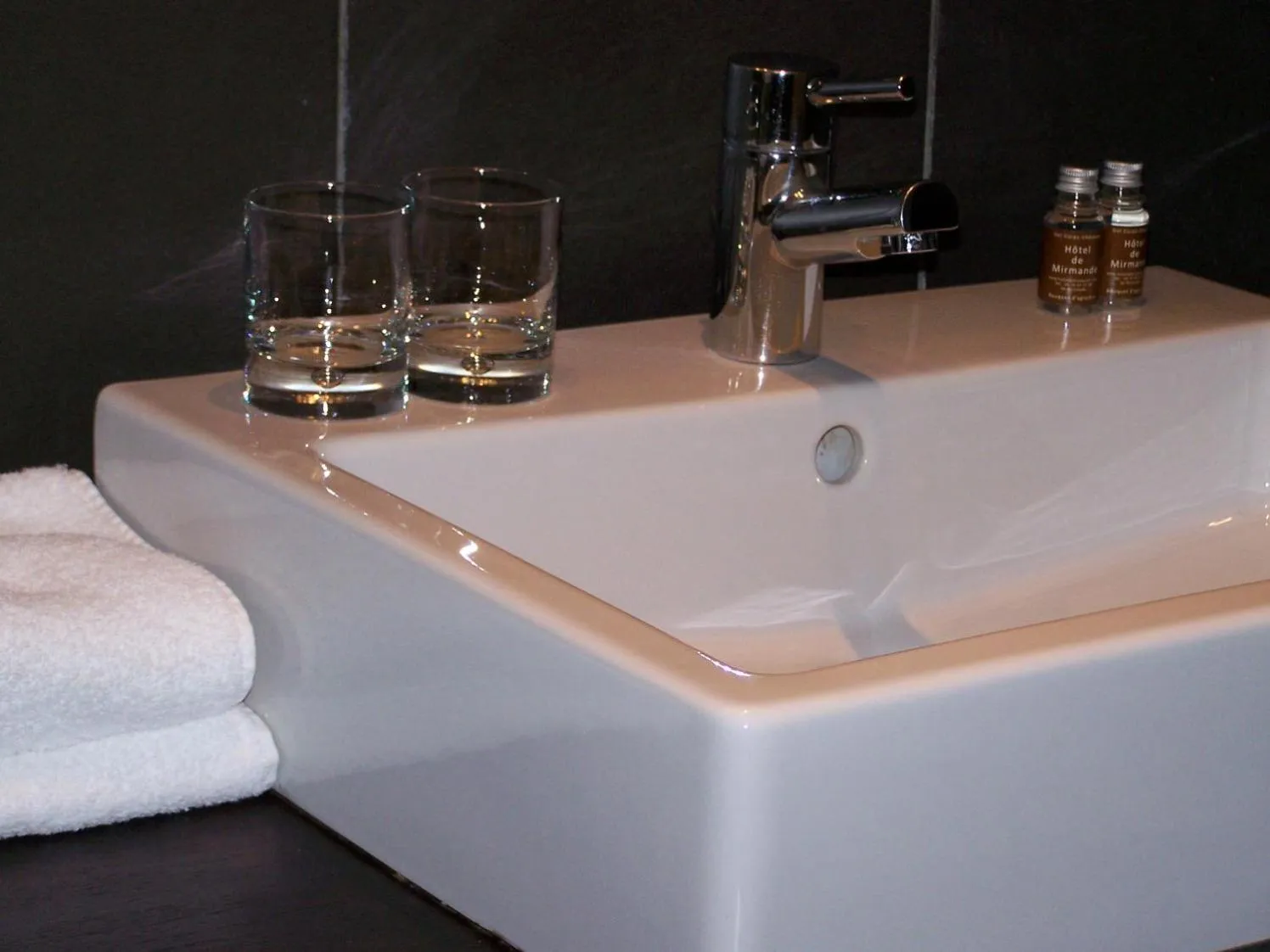 Bathroom in Hôtel de Mirmande