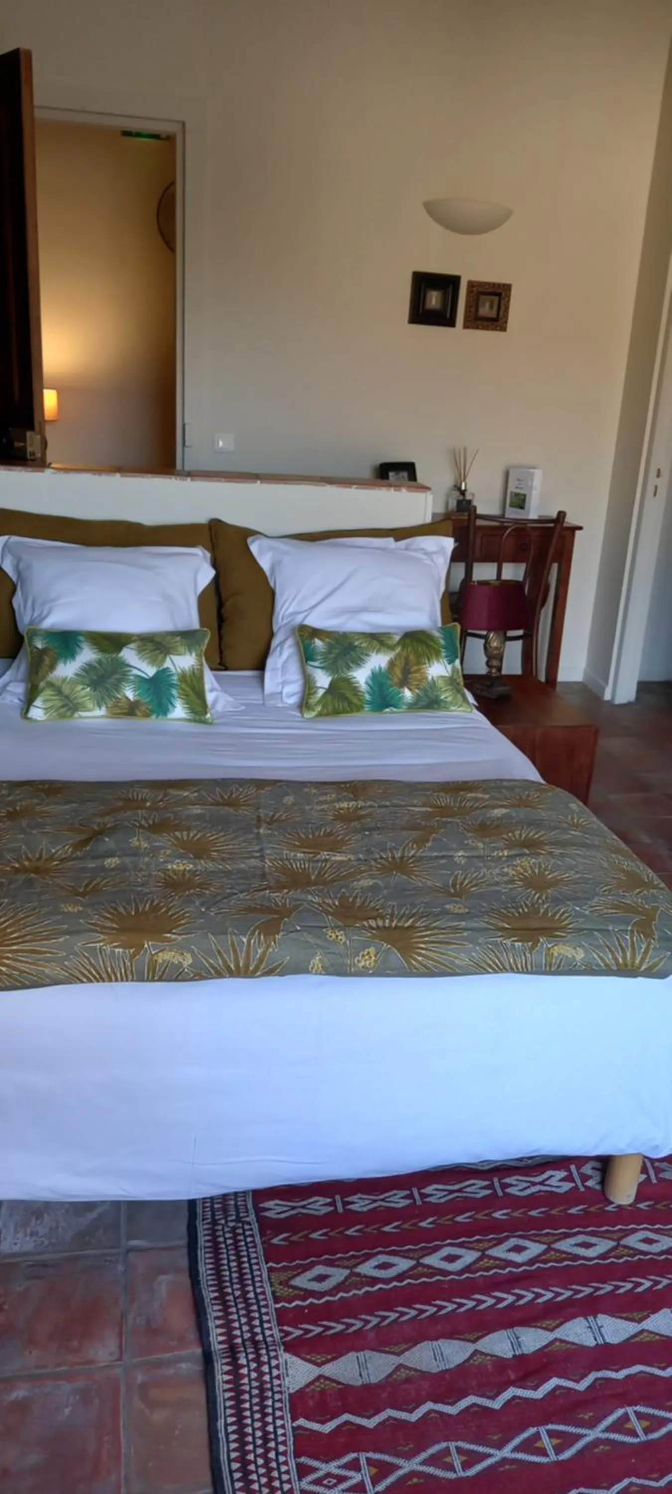 Photo of the whole room, Bed in Hôtel de Mirmande