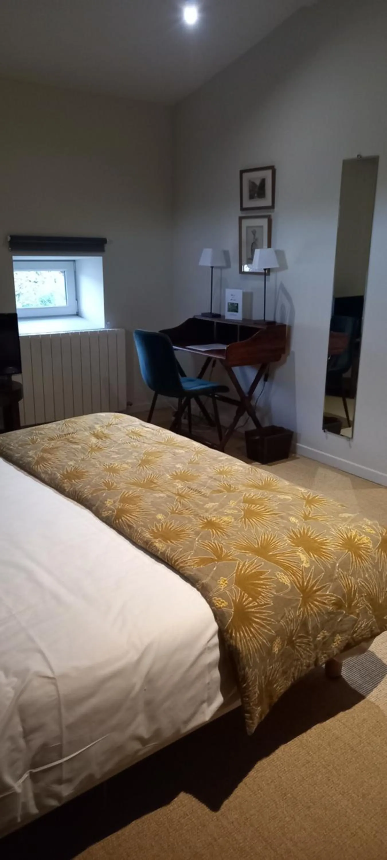 Photo of the whole room, Bed in Hôtel de Mirmande