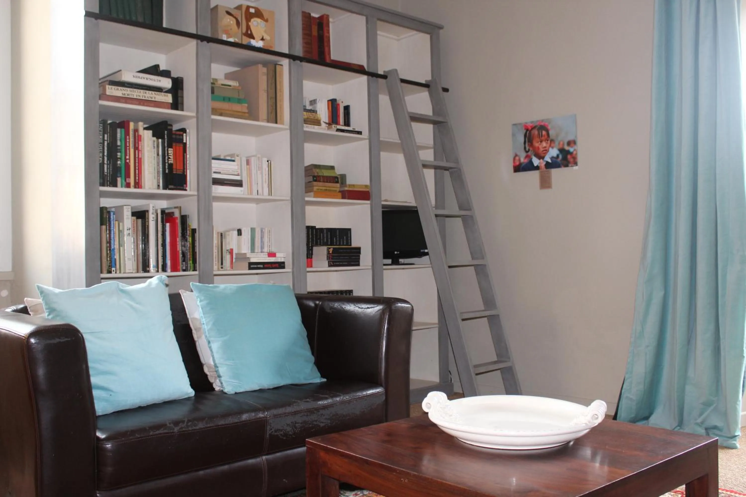 Library in Hôtel de Mirmande