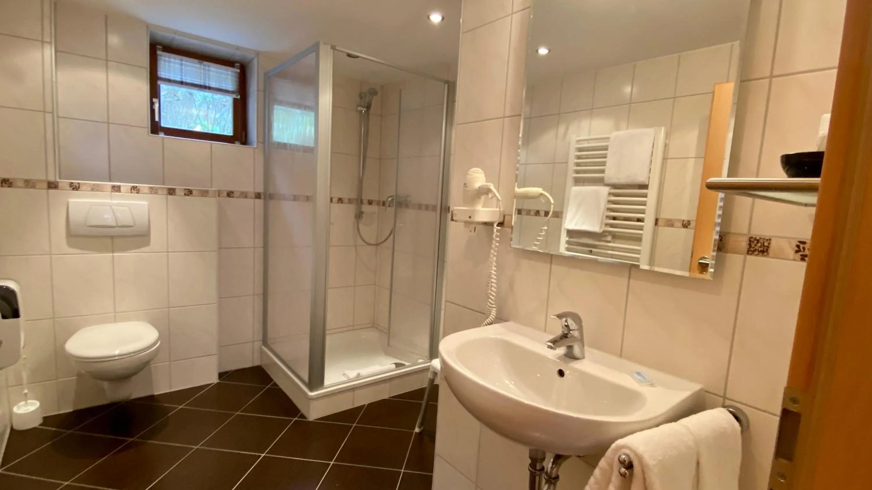 Bathroom in Hotel Gästehaus auf der Lay