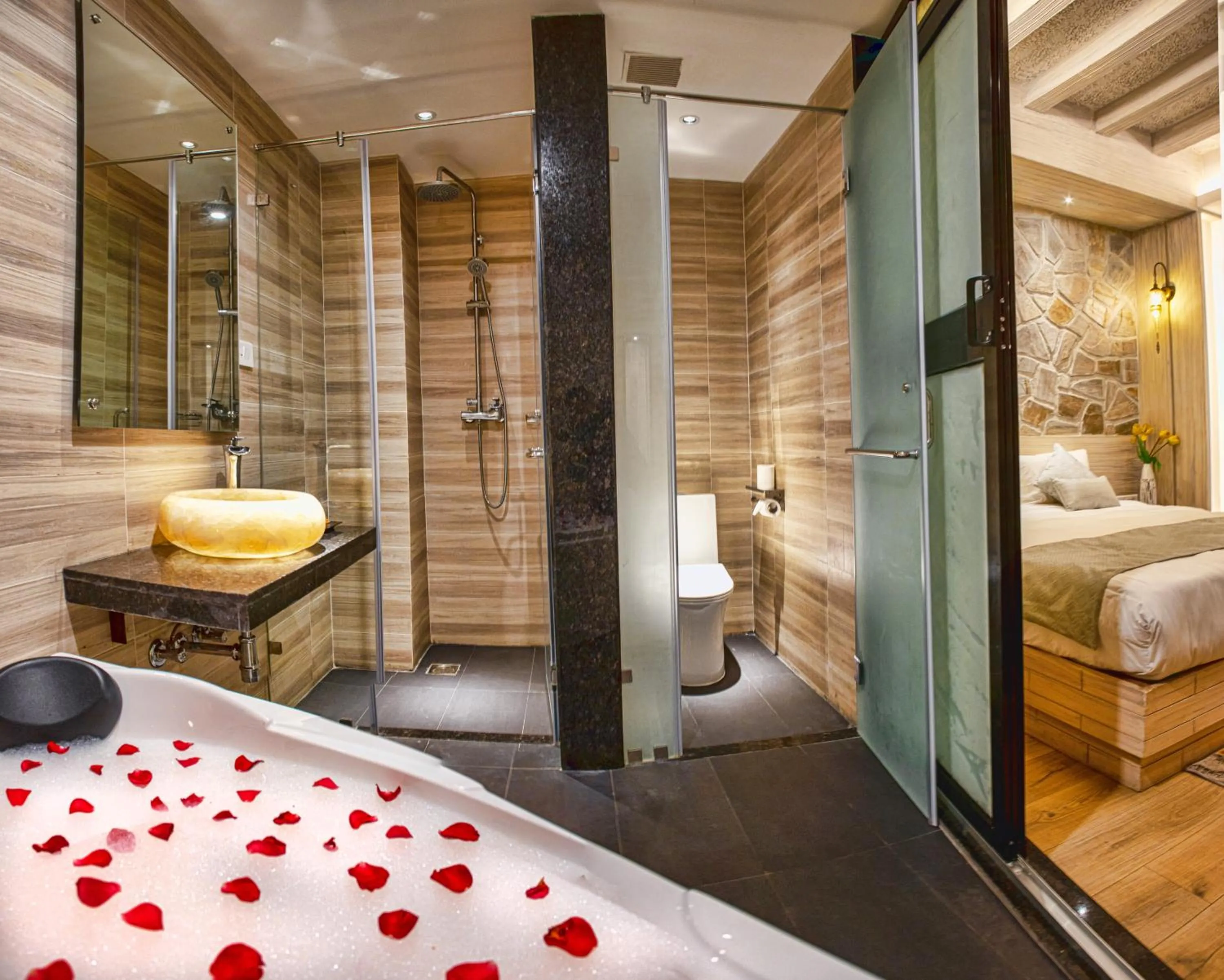 Bathroom, Bed in Arushi Boutique Hotel