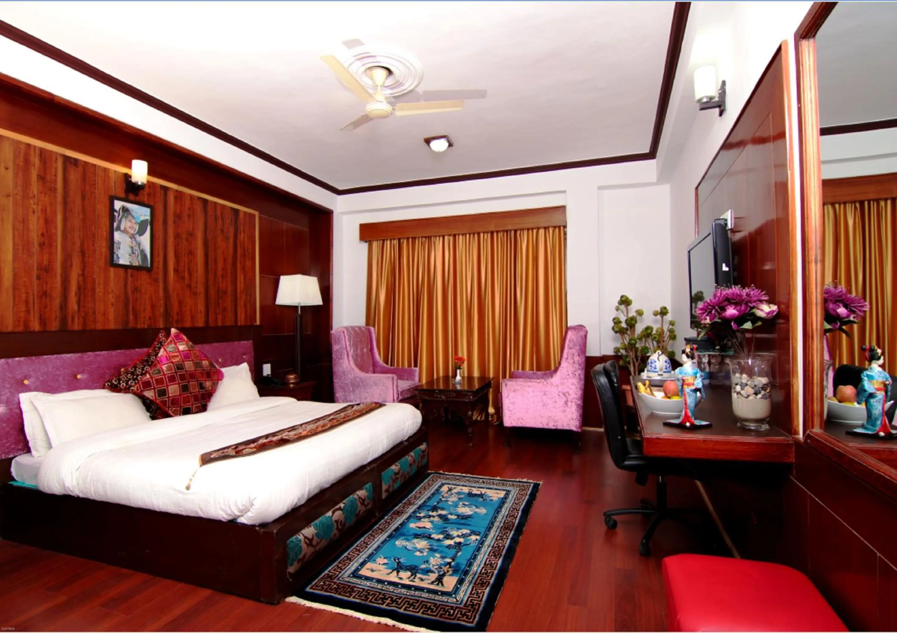 Photo of the whole room, Bed in Hotel Shangrila - Leh