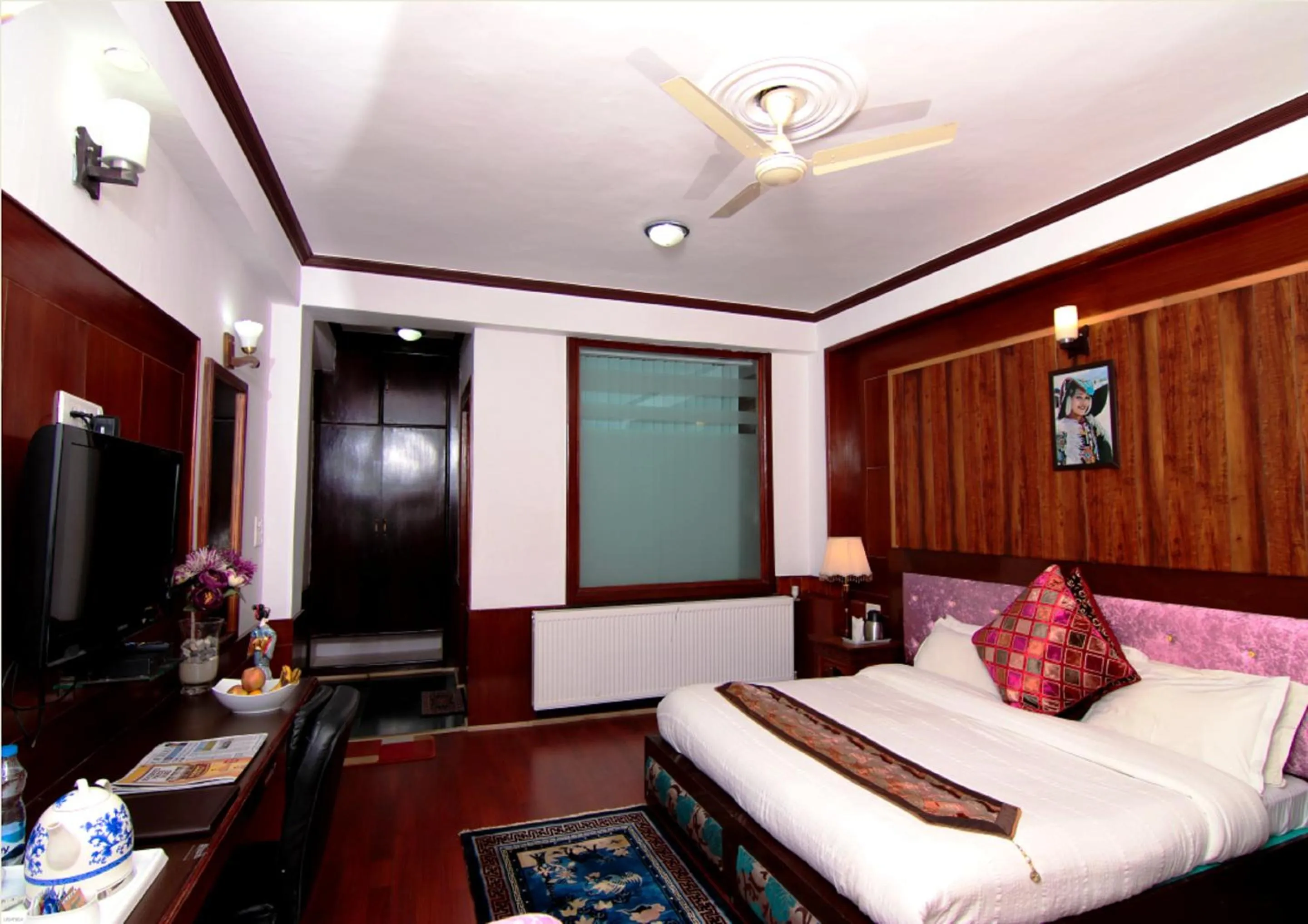 Photo of the whole room, Bed in Hotel Shangrila - Leh