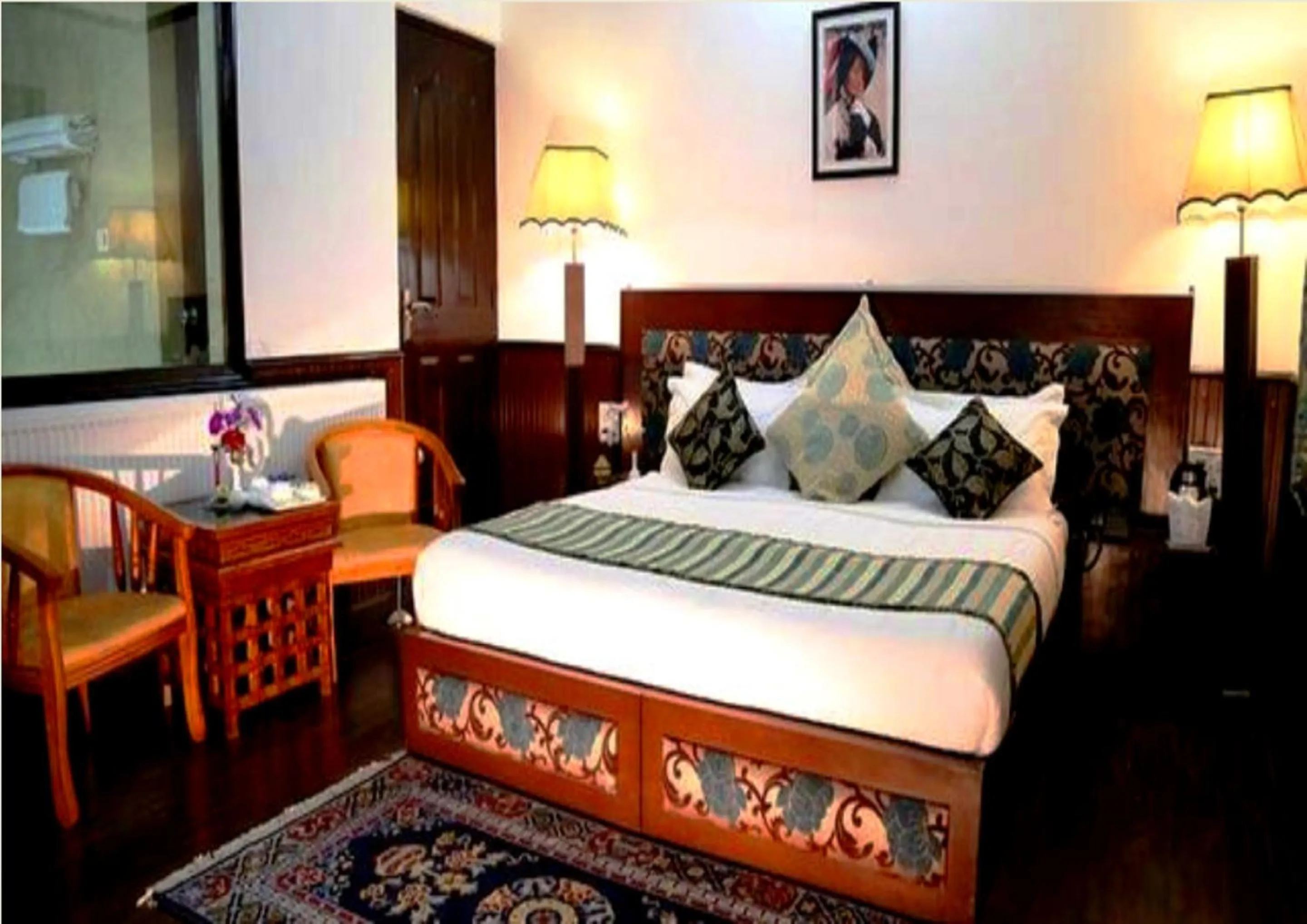 Photo of the whole room, Bed in Hotel Shangrila - Leh