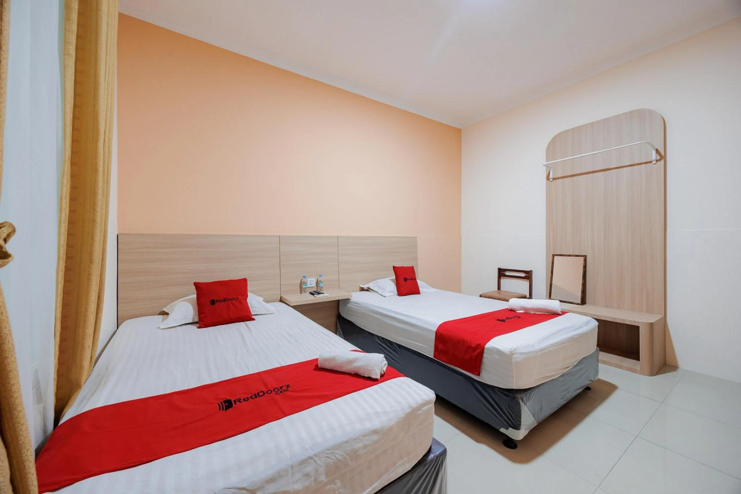 Bedroom, Bed in RedDoorz near Siloam Karawaci 3