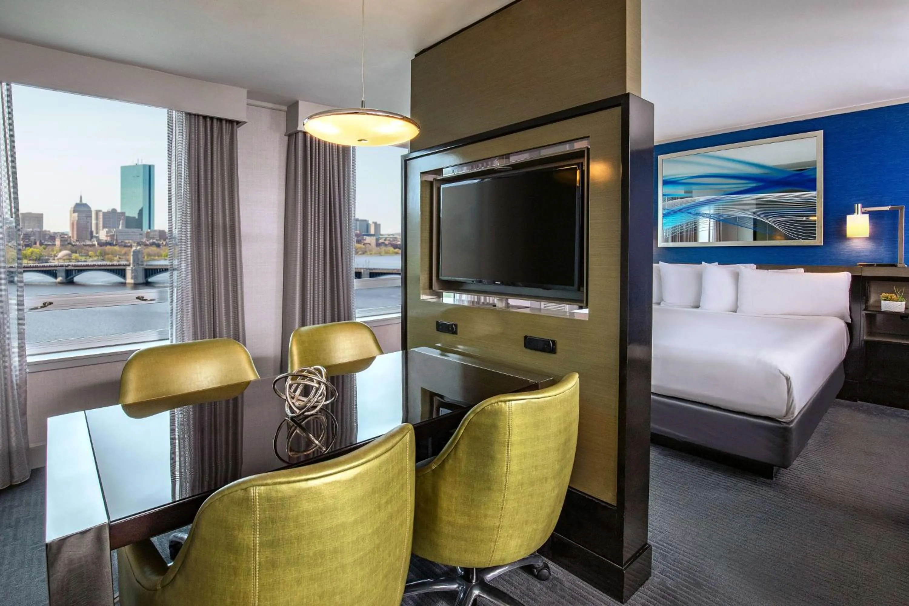 Bedroom, Bed in The Royal Sonesta Boston