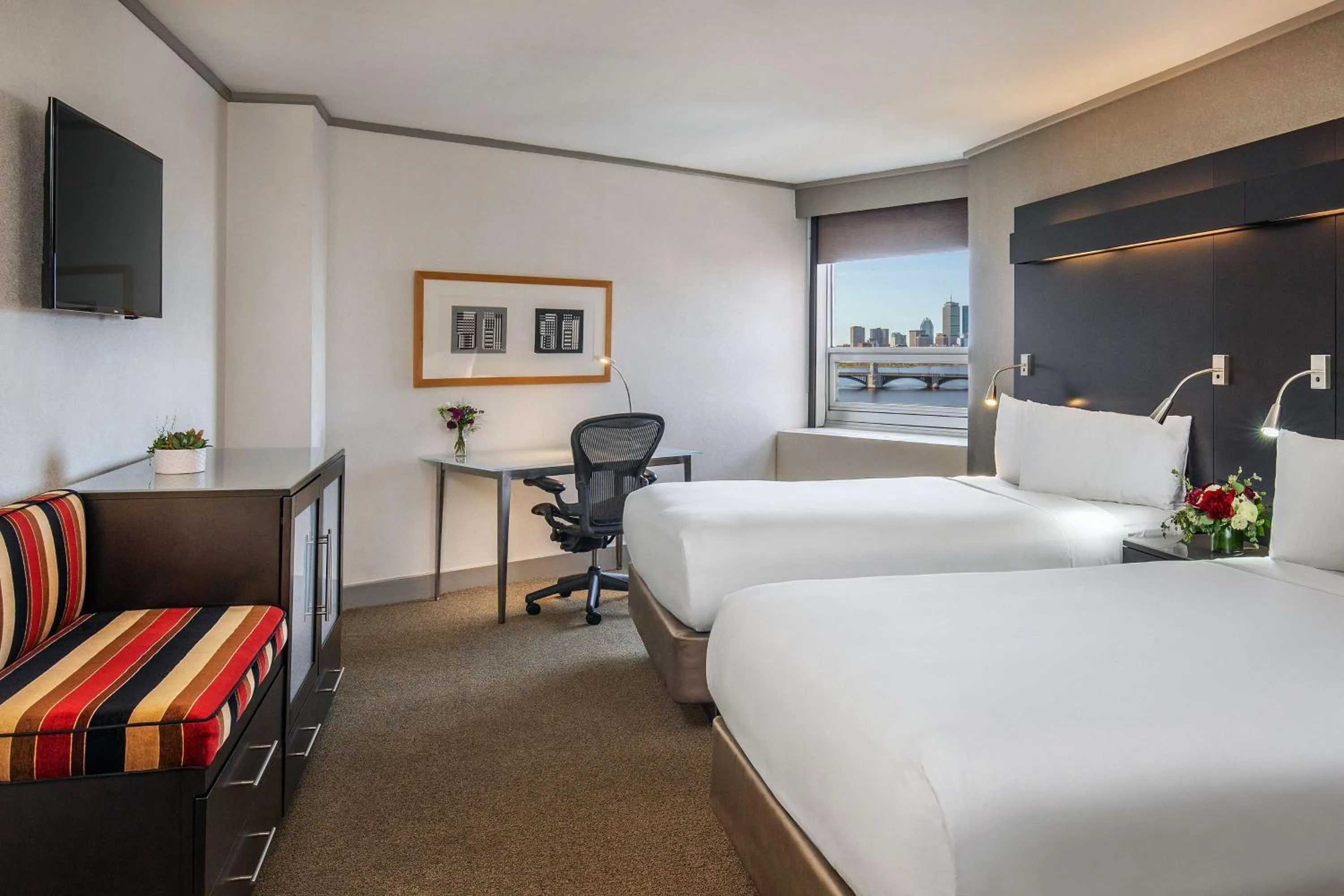 Bedroom, Bed in The Royal Sonesta Boston