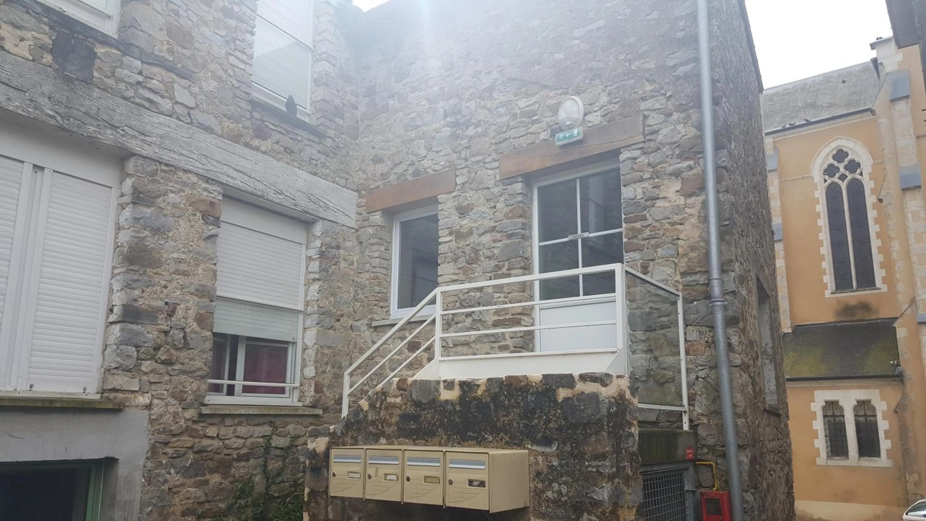 Property building in Au Pigeon Blanc