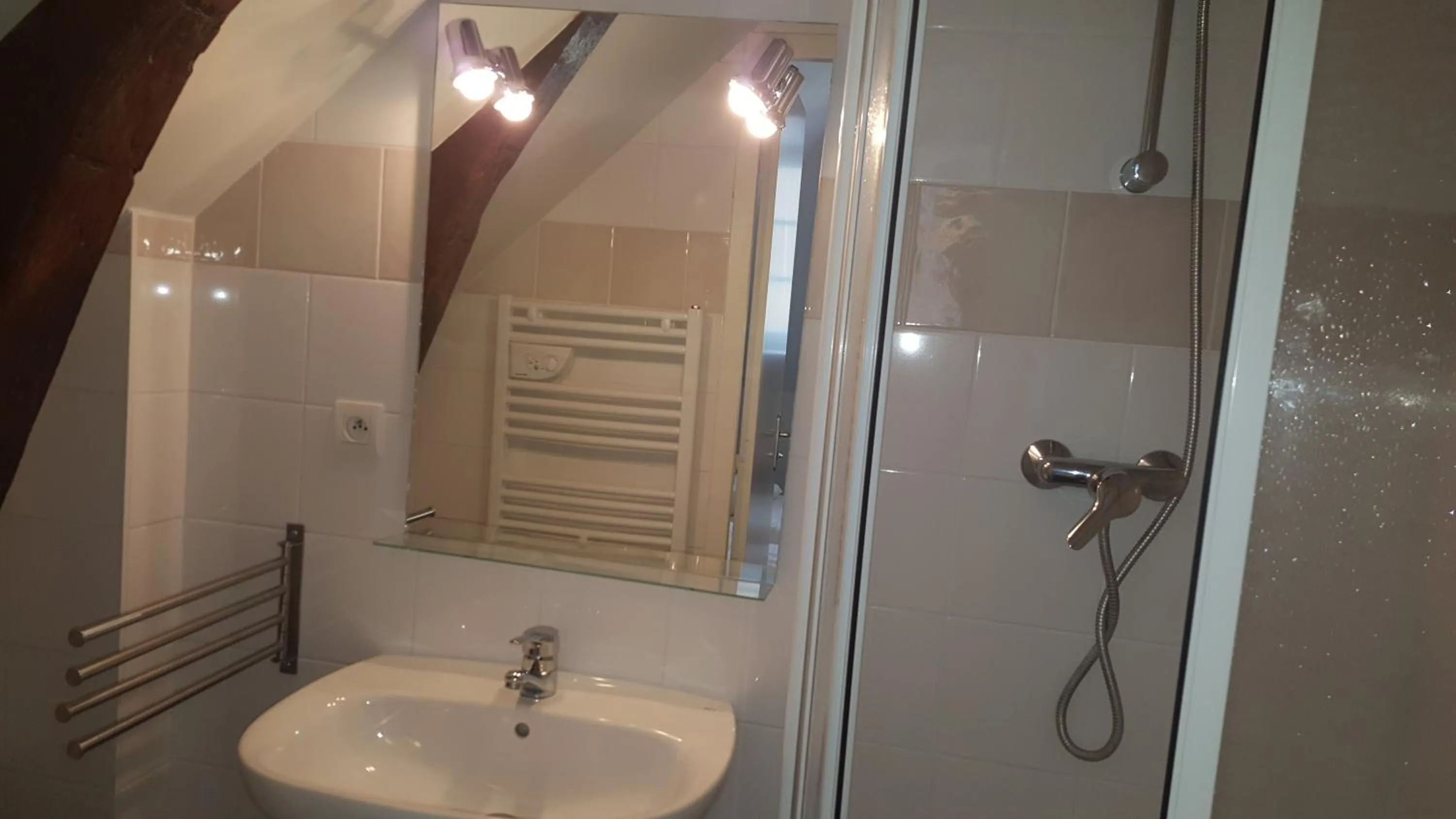 Bathroom in Au Pigeon Blanc