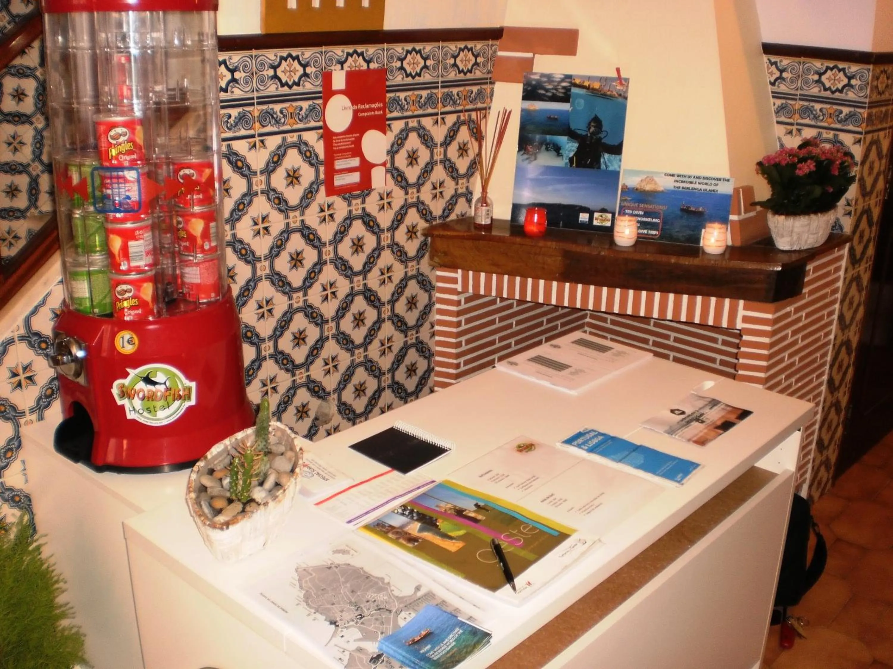 Communal lounge/ TV room in SwordFish Eco-House Peniche