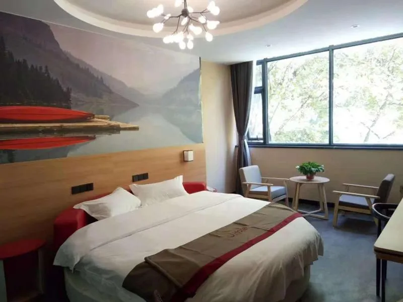 Bed in Thank Inn Plus Hotel Henan Sanmenxia Lingbao Changan Road