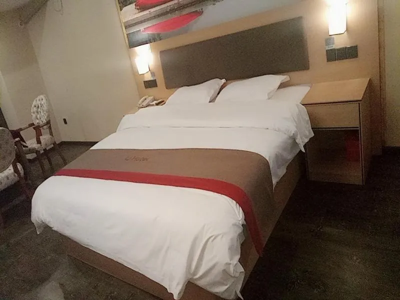 Bed in Thank Inn Plus Hotel Hunan Yongzhou Jiangyong County Yonghua International