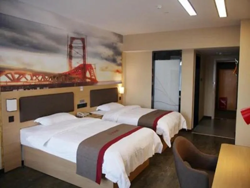 Bed in Thank Inn Plus Hotel Hunan Yongzhou Jiangyong County Yonghua International