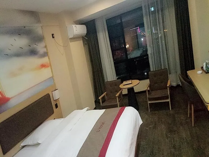 Bed in Thank Inn Plus Hotel Hunan Yongzhou Jiangyong County Yonghua International