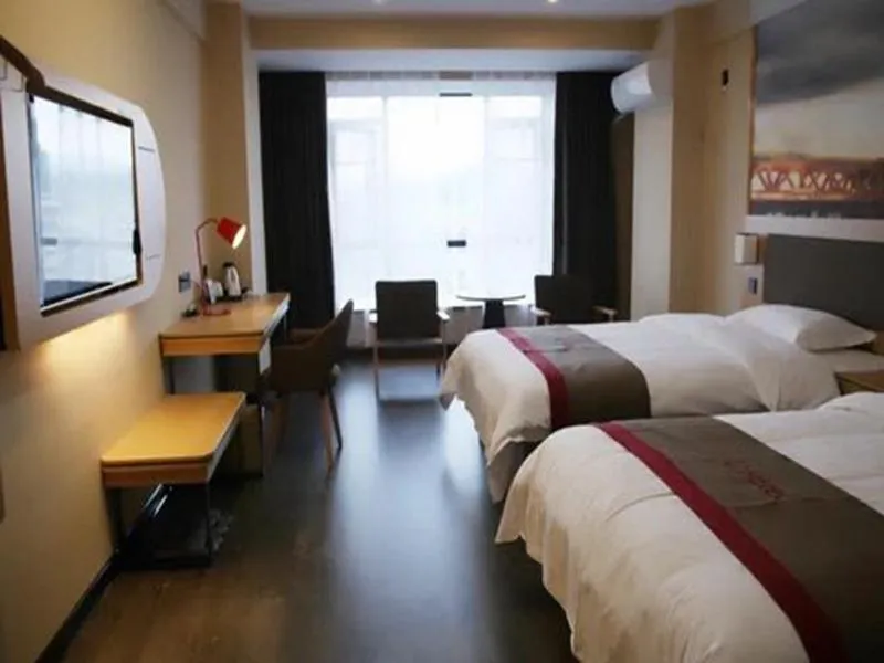 Bed in Thank Inn Plus Hotel Hunan Yongzhou Jiangyong County Yonghua International