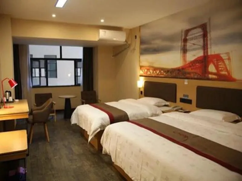 Bed in Thank Inn Plus Hotel Hunan Yongzhou Jiangyong County Yonghua International