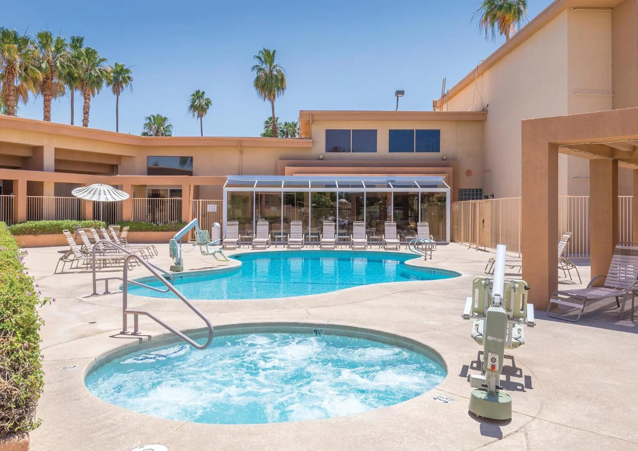 Swimming pool in WorldMark Palm Springs - Plaza Resort and Spa
