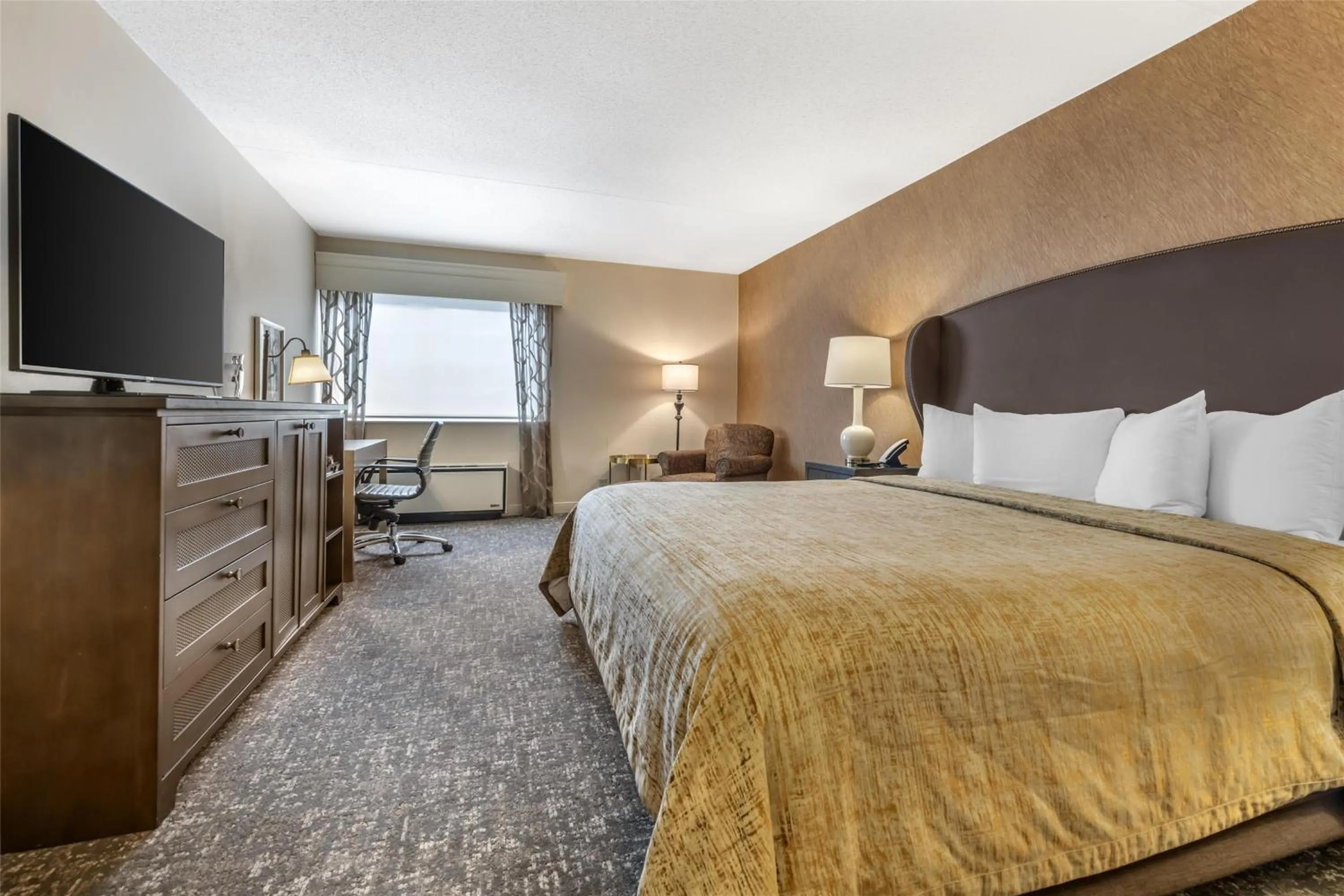 Bedroom, Bed in Best Western Plus The Normandy Inn & Suites