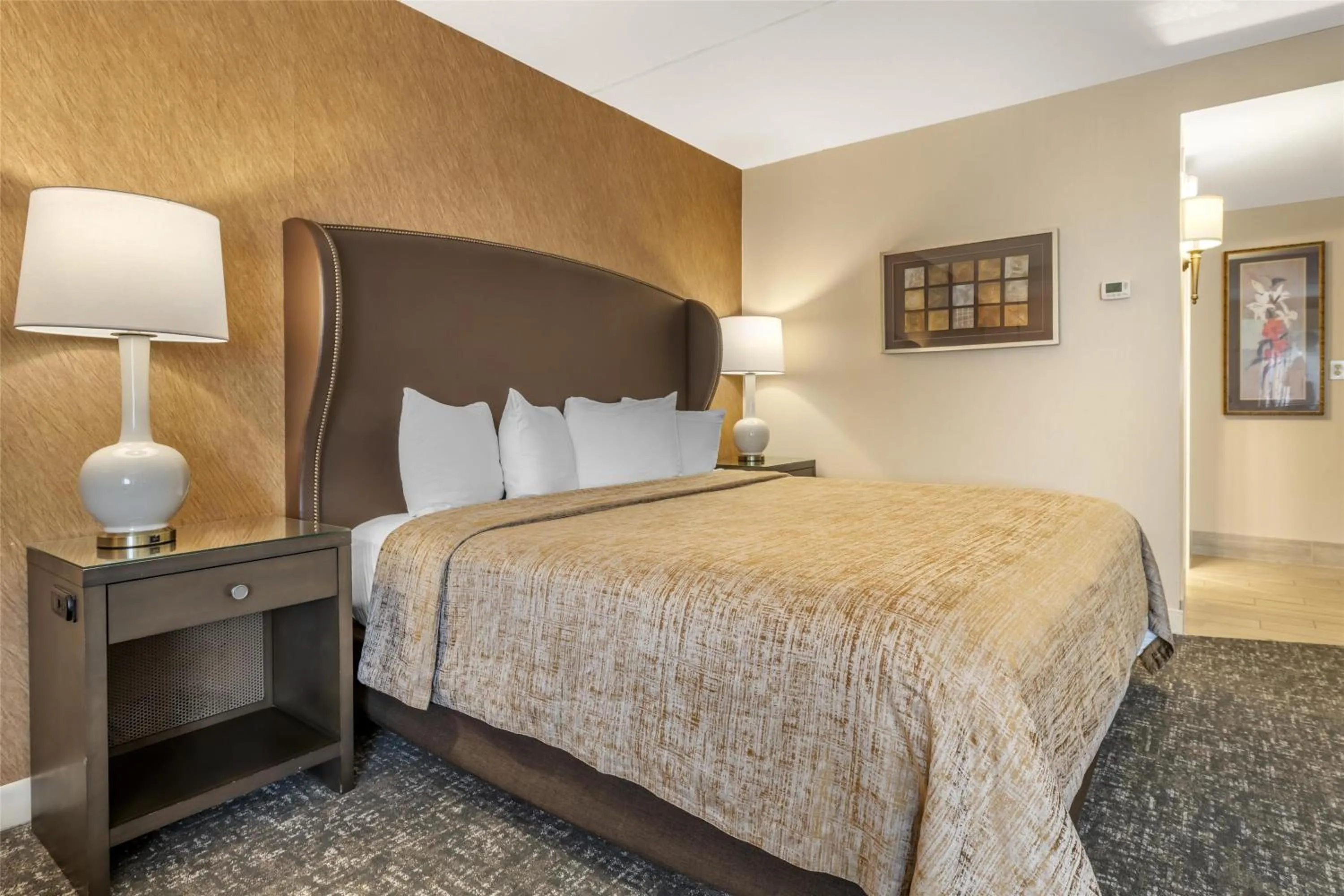 Bedroom, Bed in Best Western Plus The Normandy Inn & Suites