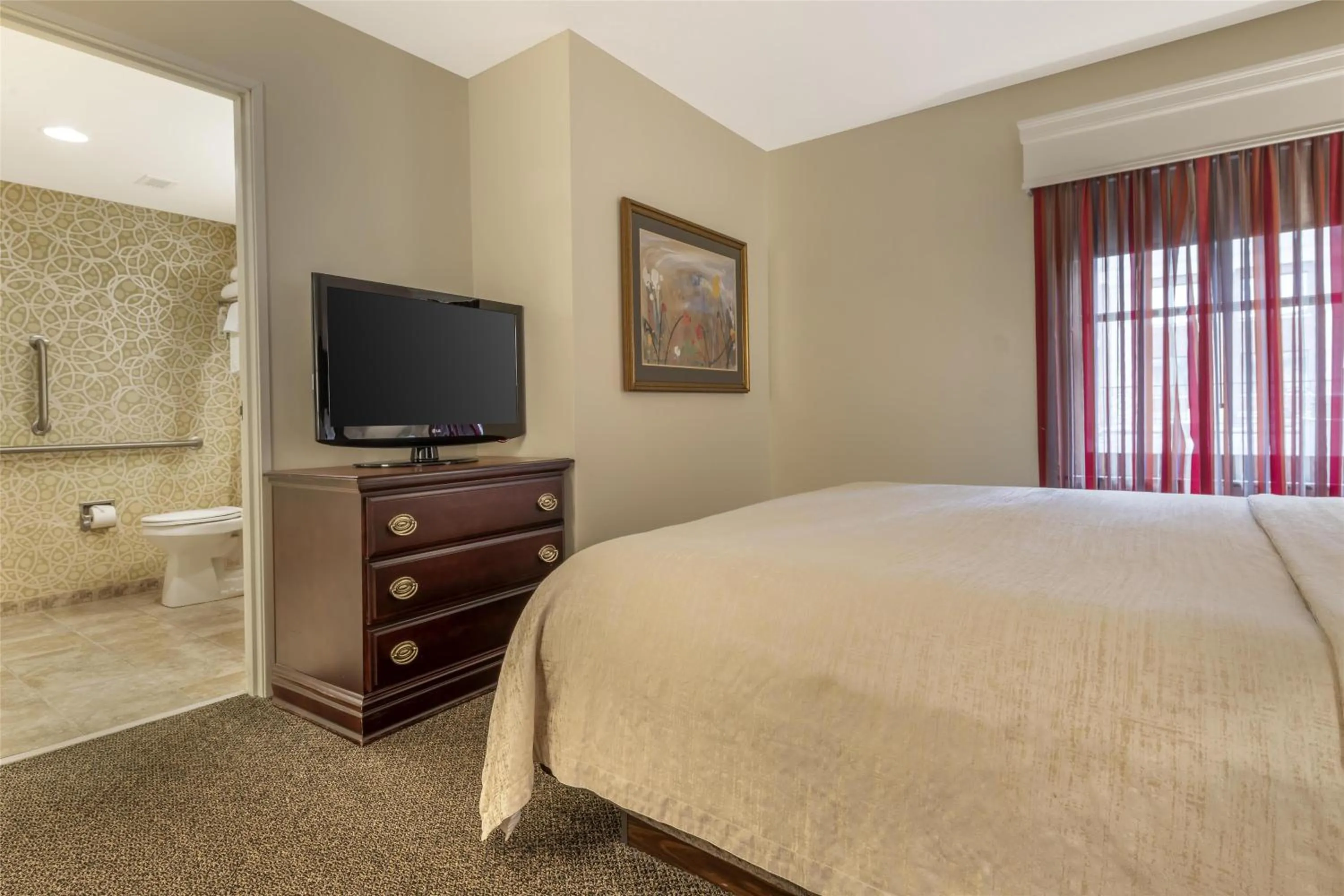 Photo of the whole room, Bed in Best Western Plus The Normandy Inn & Suites