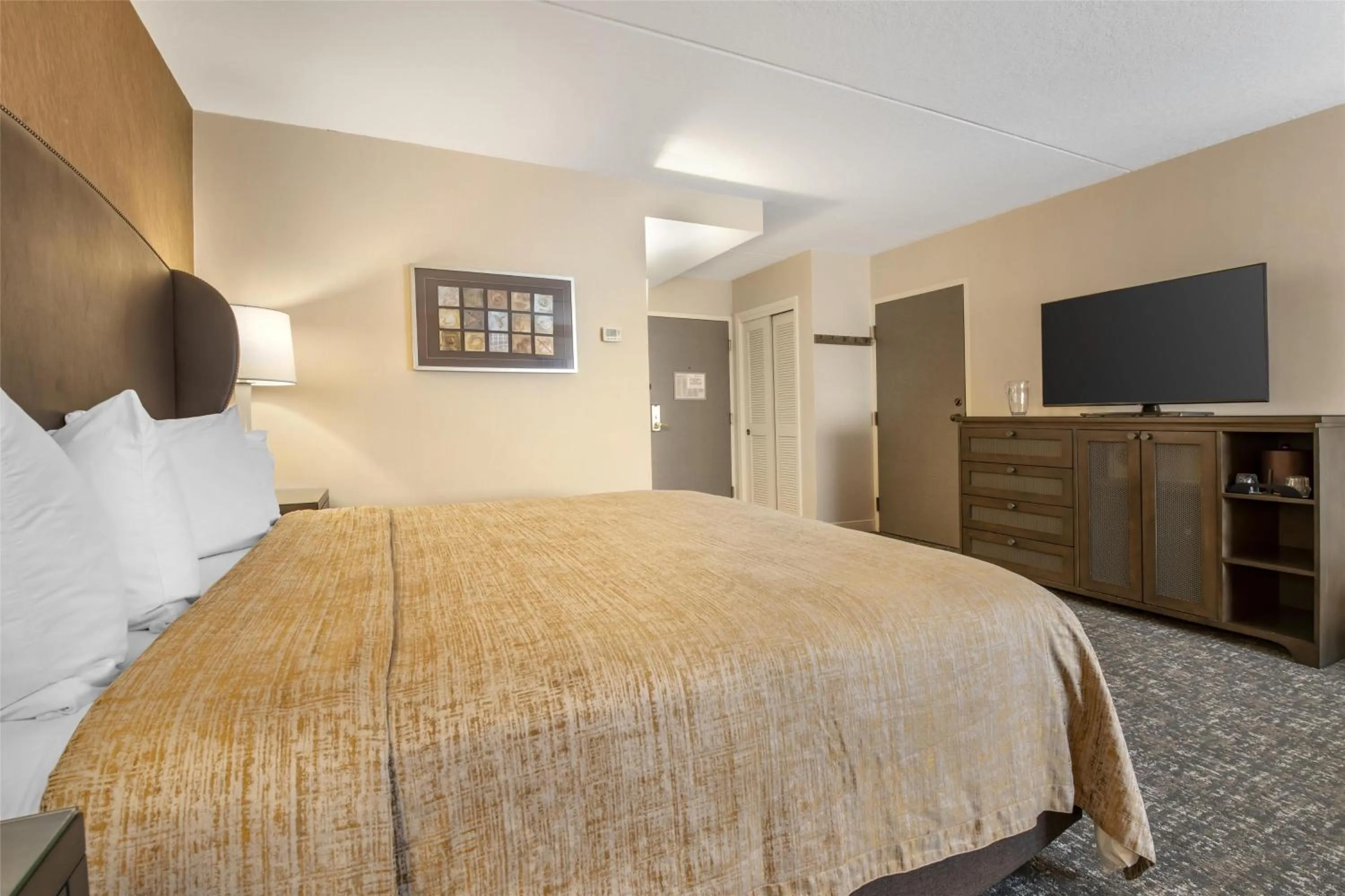 Bedroom, Bed in Best Western Plus The Normandy Inn & Suites