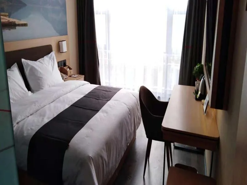 Bed in Thank Inn Plus Hotel Henan Kaifeng Tongxu county Renmin Road