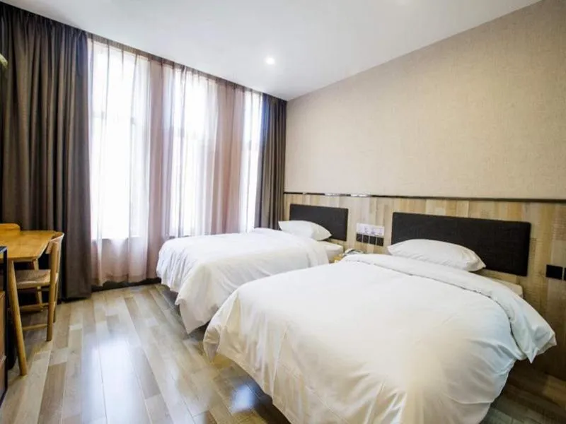 Bed in Up And In Shandong Qingdao Jiaozhou Lanzhou East Road New Bus Station