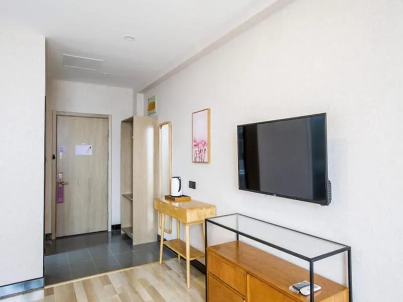 Up And In Shandong Qingdao Jiaozhou Lanzhou East Road New Bus Station