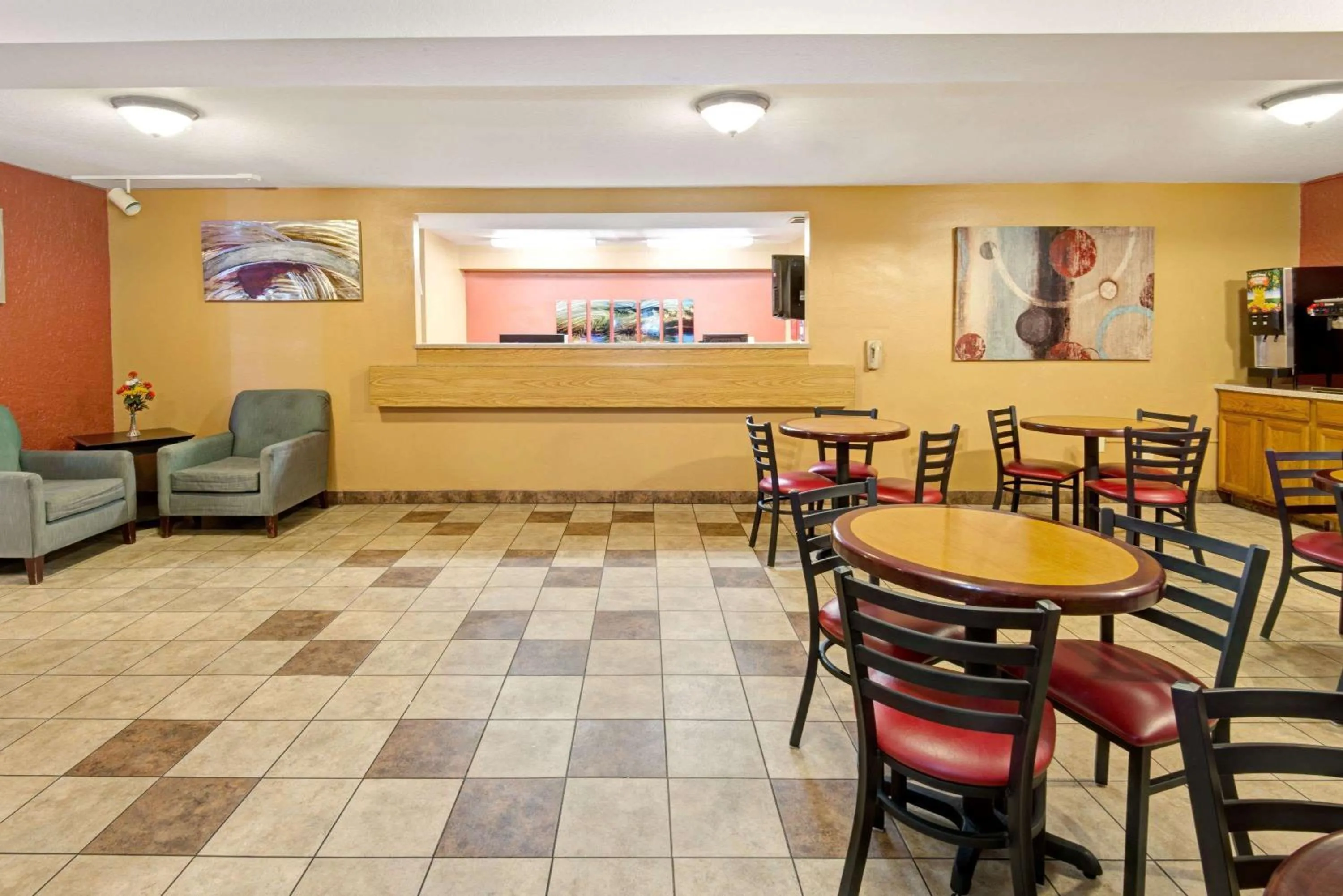 Lobby or reception in Super 8 by Wyndham Albuquerque West/Coors Blvd