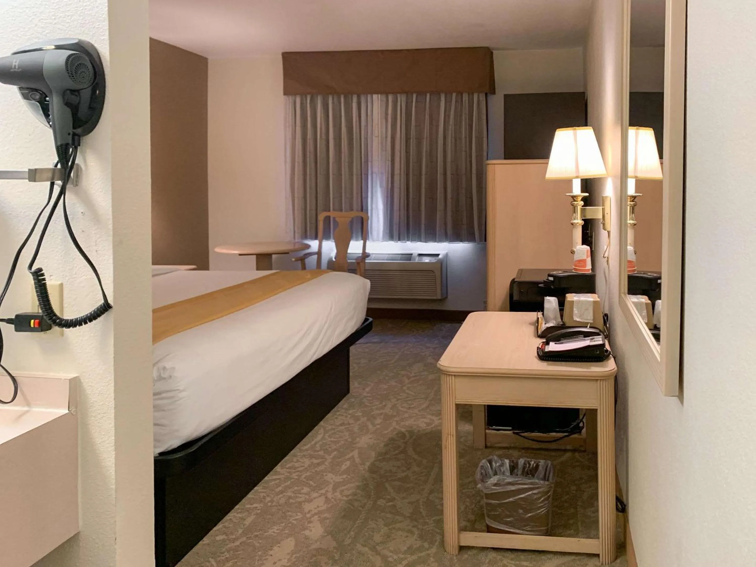 Photo of the whole room, Bed in Quality Inn Albuquerque East I-40 Juan Tabo Exit