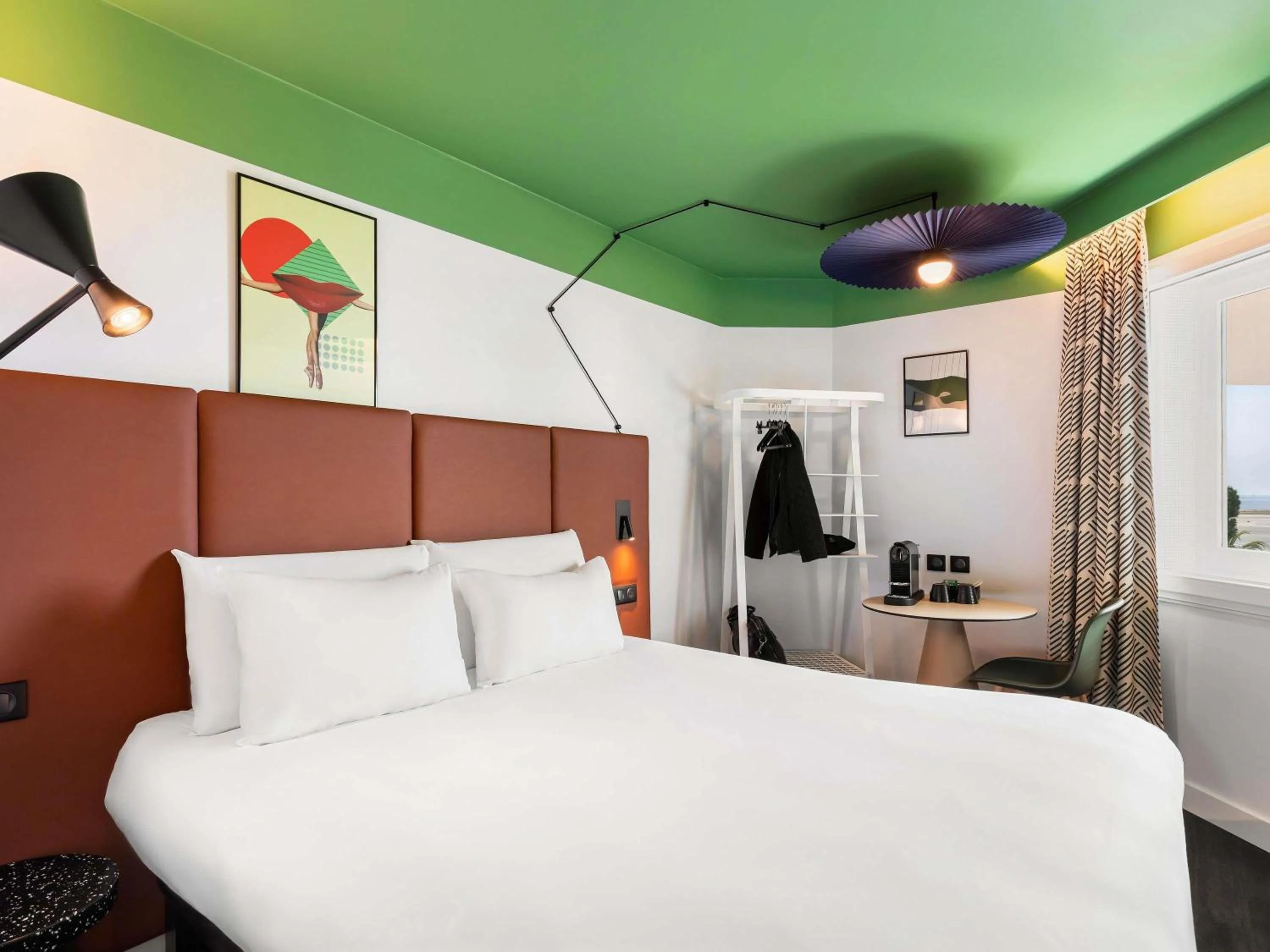 Bedroom, Bed in ibis Nice Aéroport Promenade des Anglais