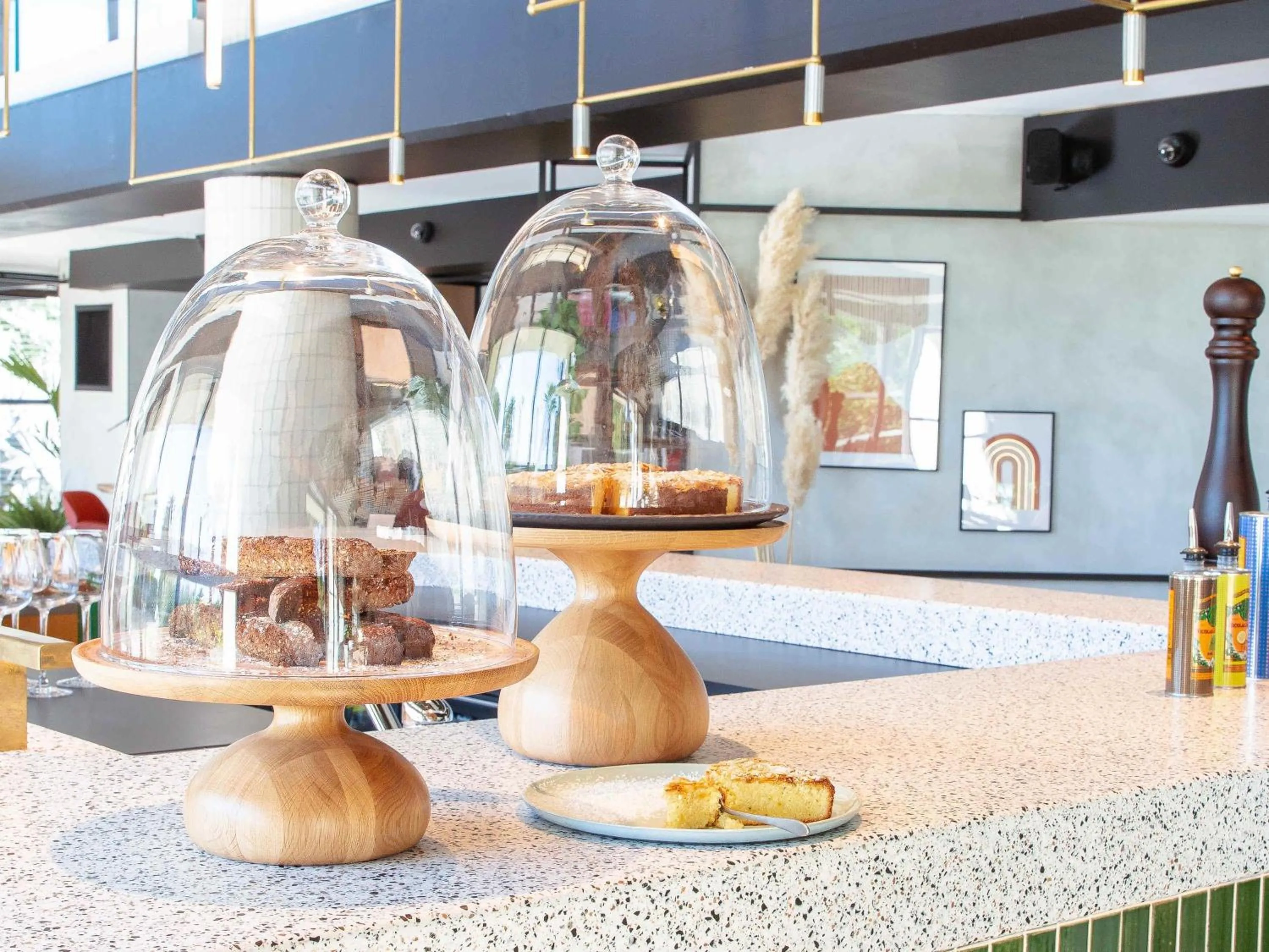 Lounge or bar in ibis Nice Aéroport Promenade des Anglais