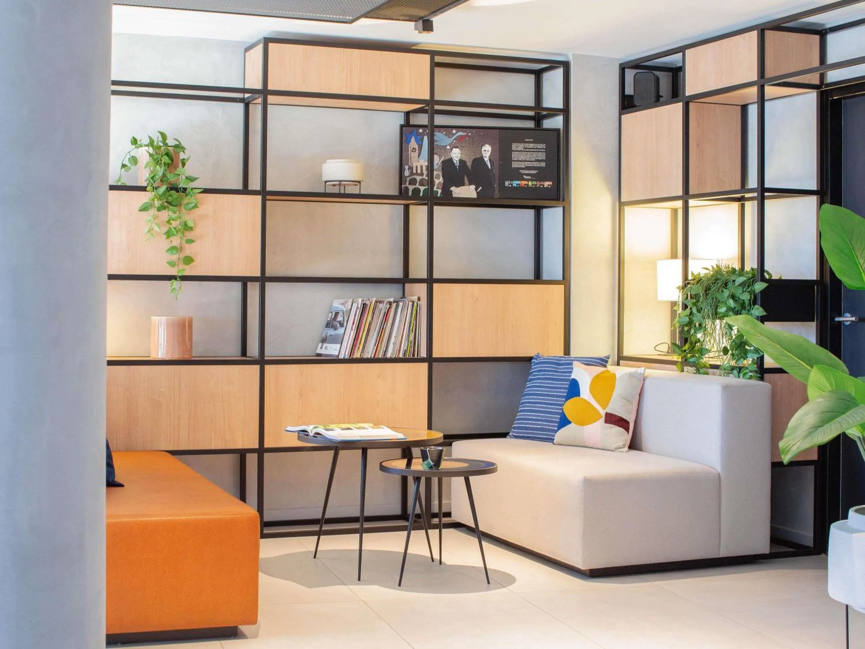 Property building in ibis Nice Aéroport Promenade des Anglais