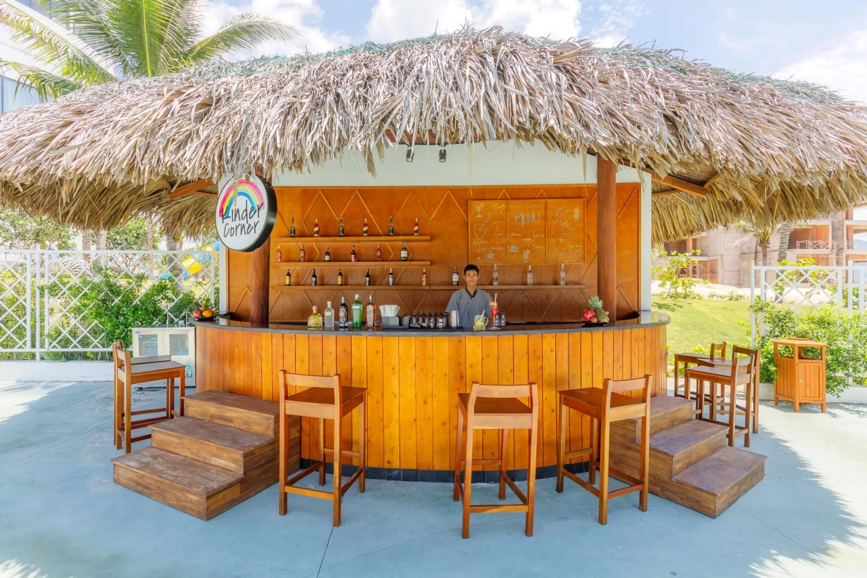 Lounge or bar in Selectum Noa Resort Cam Ranh