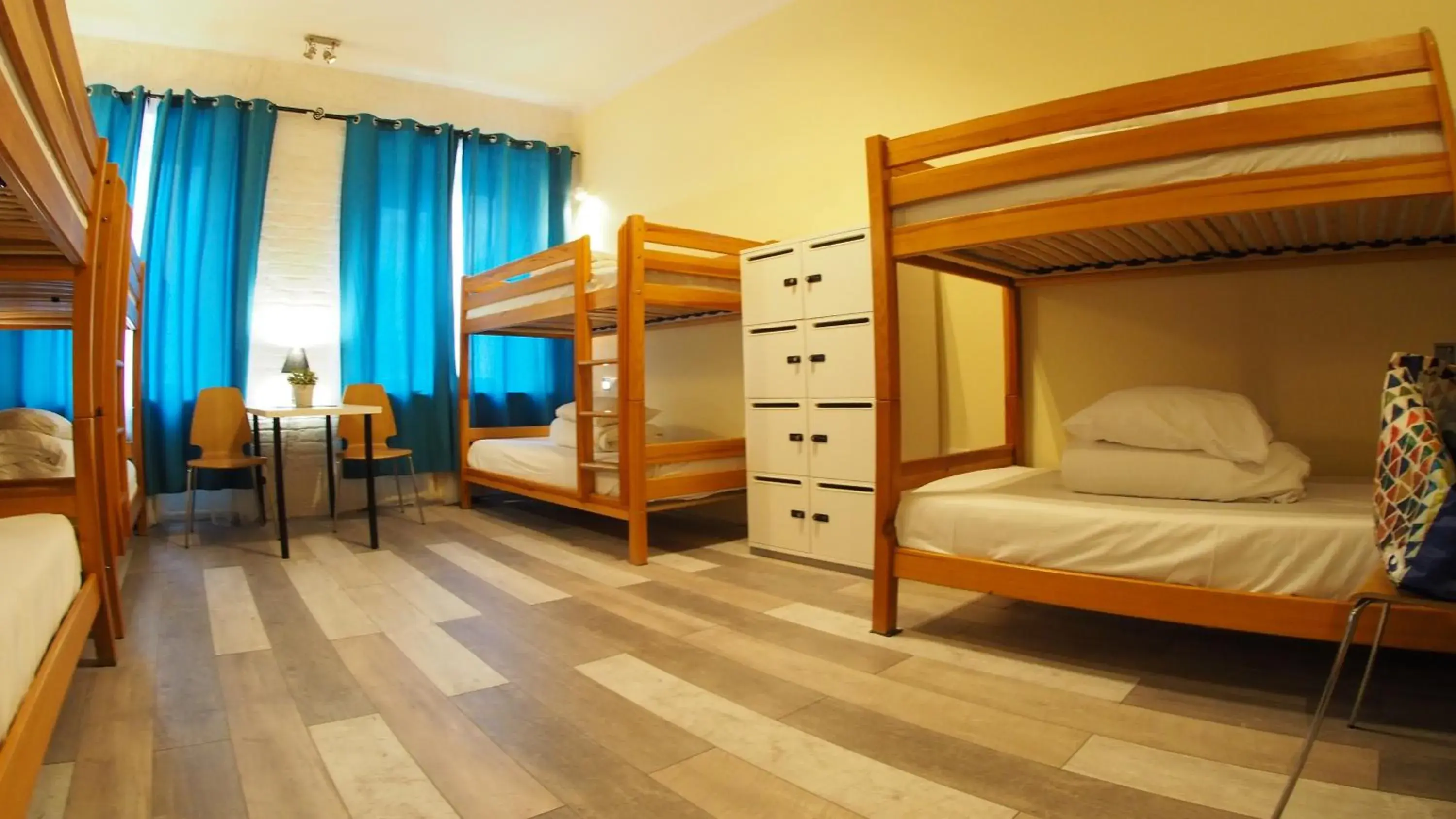 Bed in 8-Bed Mixed Dormitory Room in Chmielna 5 Rooms & Apartments Bed in 8-Bed Mixed Dormitory Room in Chmielna 5 Rooms & Apartments