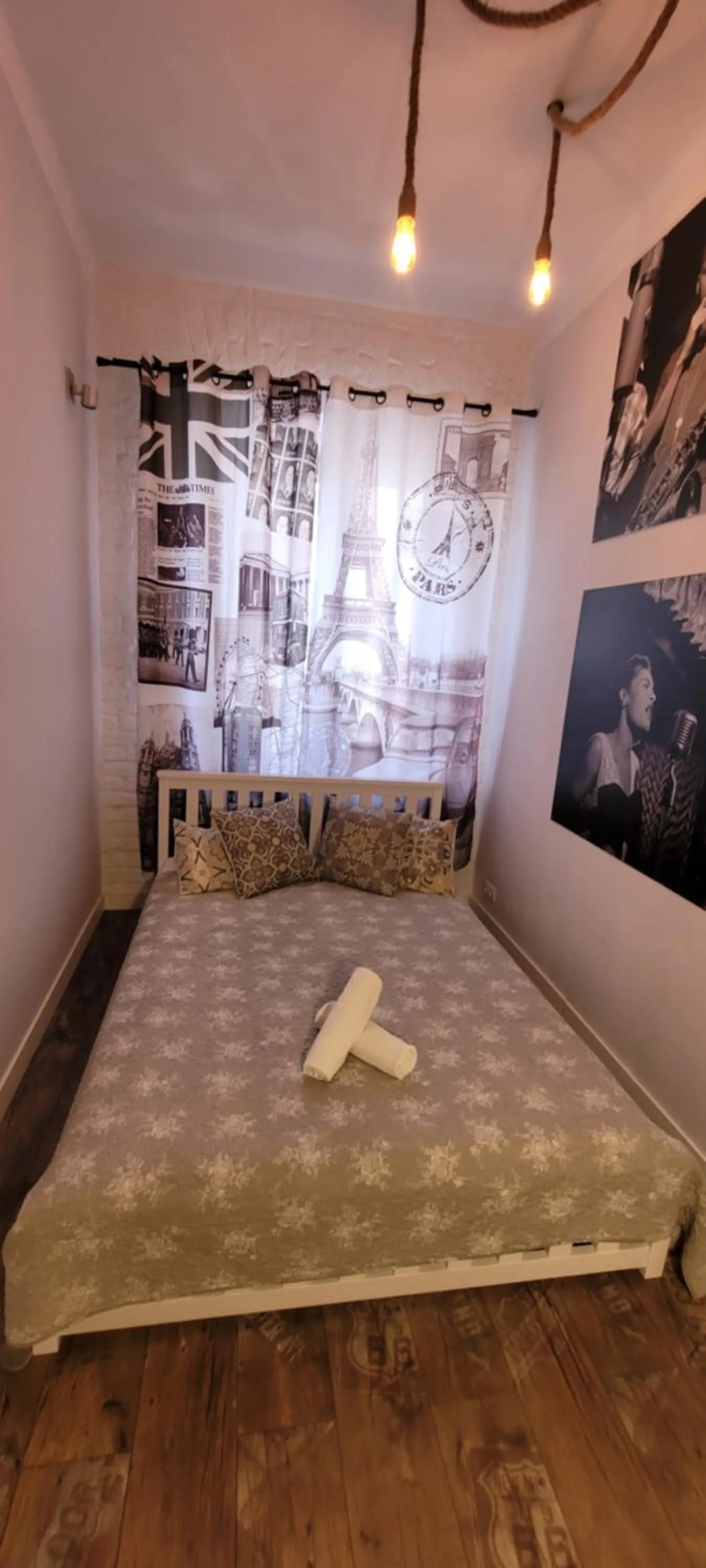 Bed in Chmielna 5 Rooms & Apartments