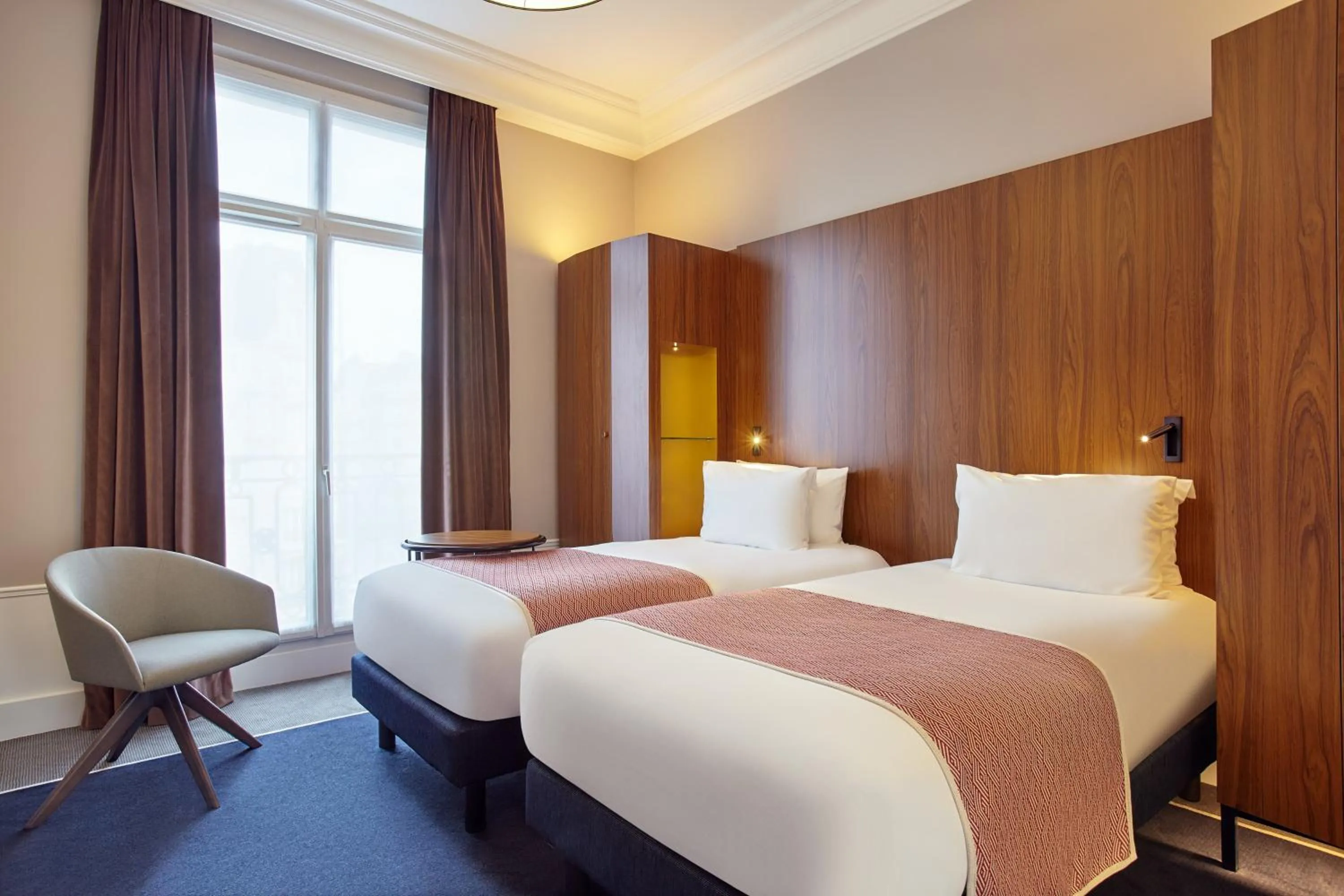 Photo of the whole room, Bed in Holiday Inn Paris - Gare de Lyon Bastille by IHG