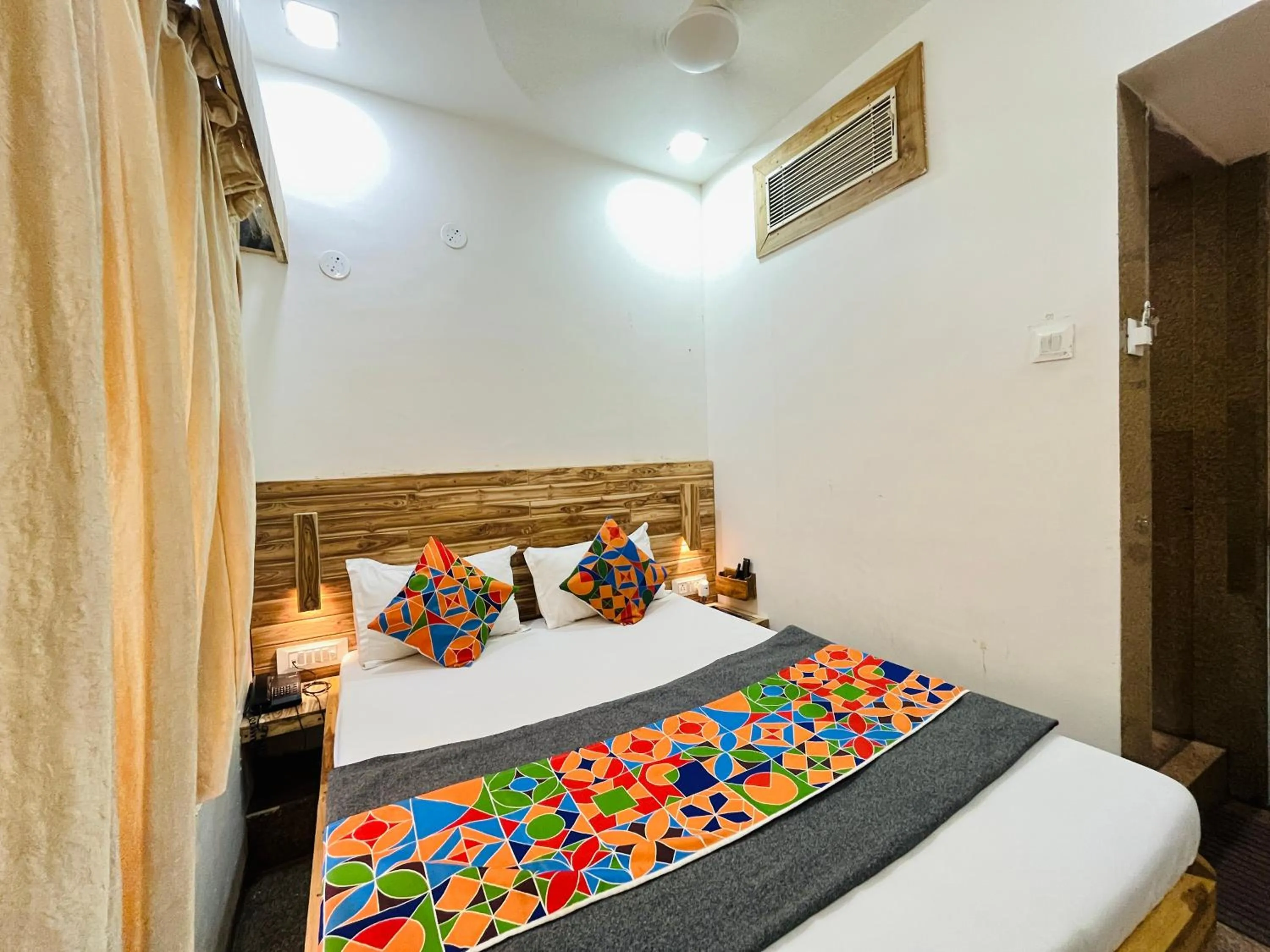 Bedroom, Bed in Hotel Regency