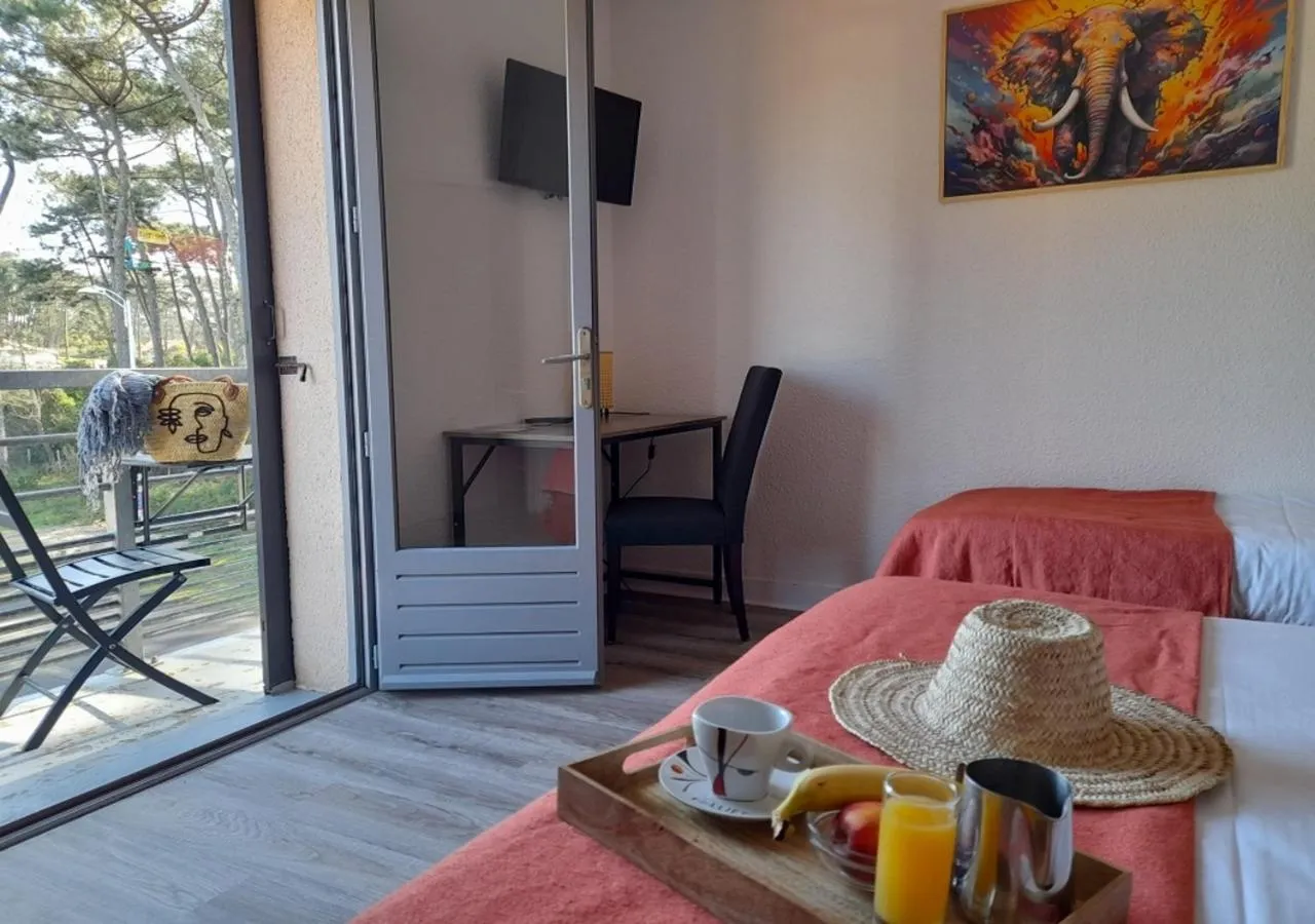 Bed in Les Jardins de L'Ocean - Climatisé