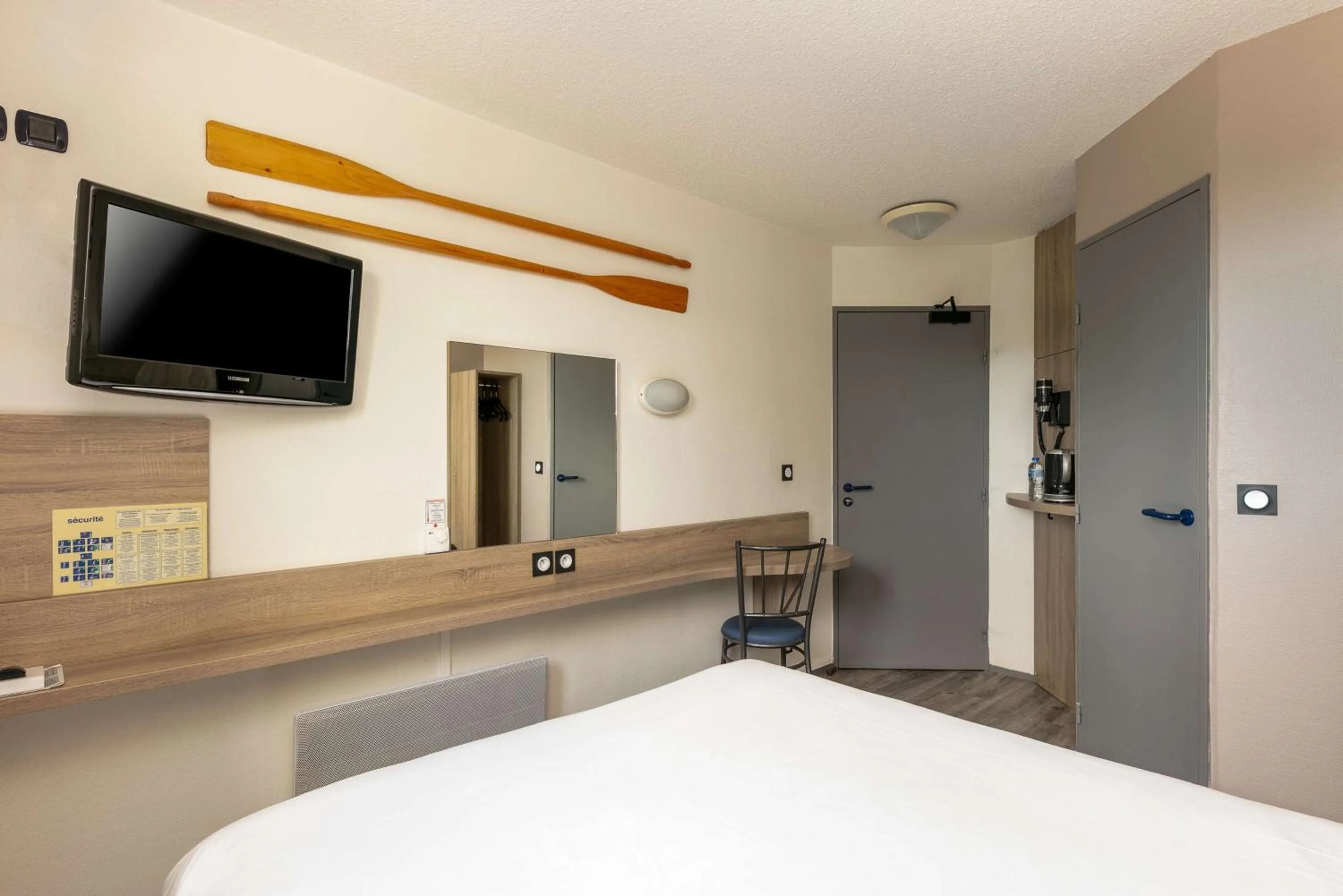 Bedroom, Bed in Brit Hotel Iroise Brest