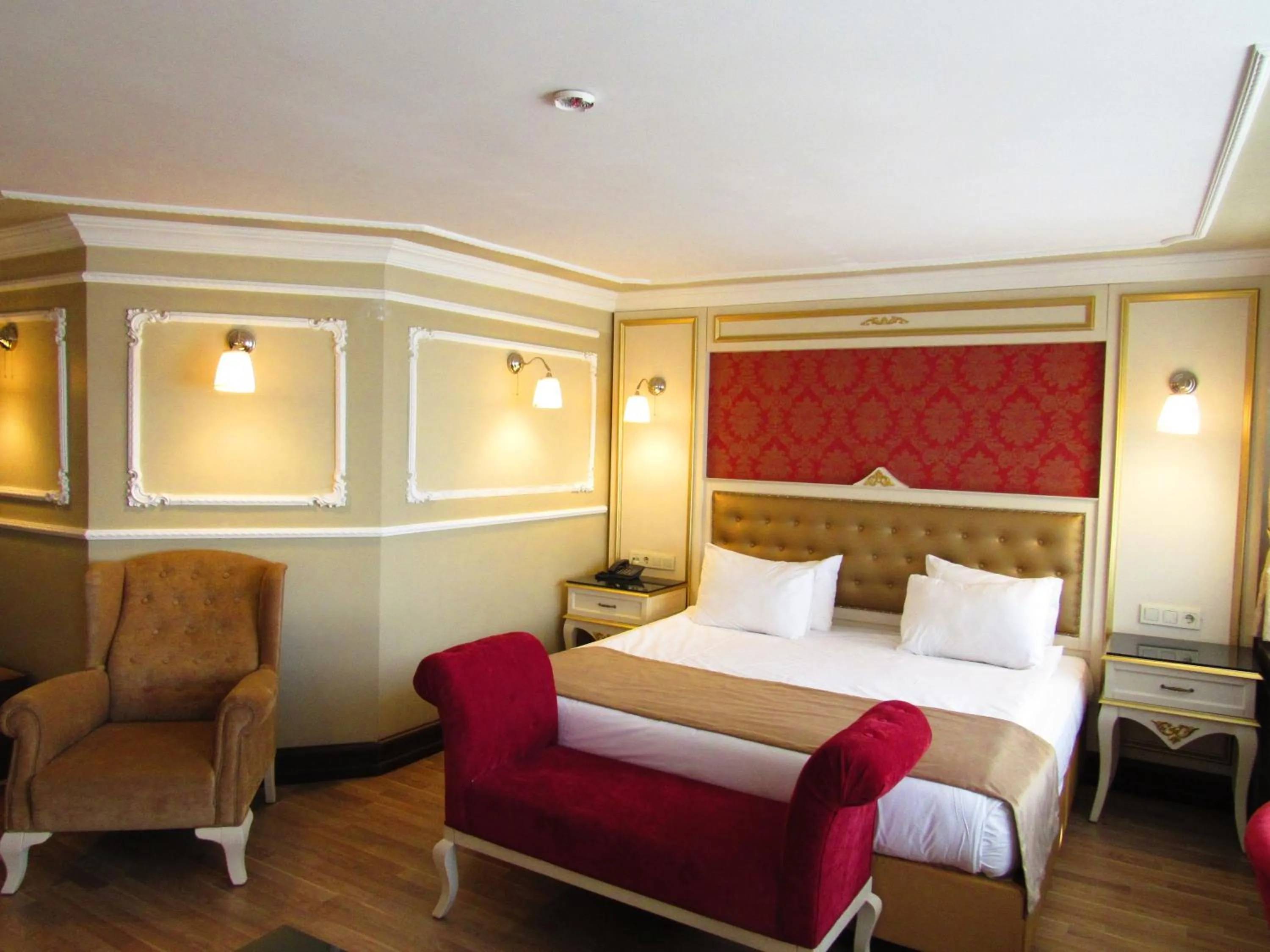 Photo of the whole room, Bed in Kadikoy Park Suites