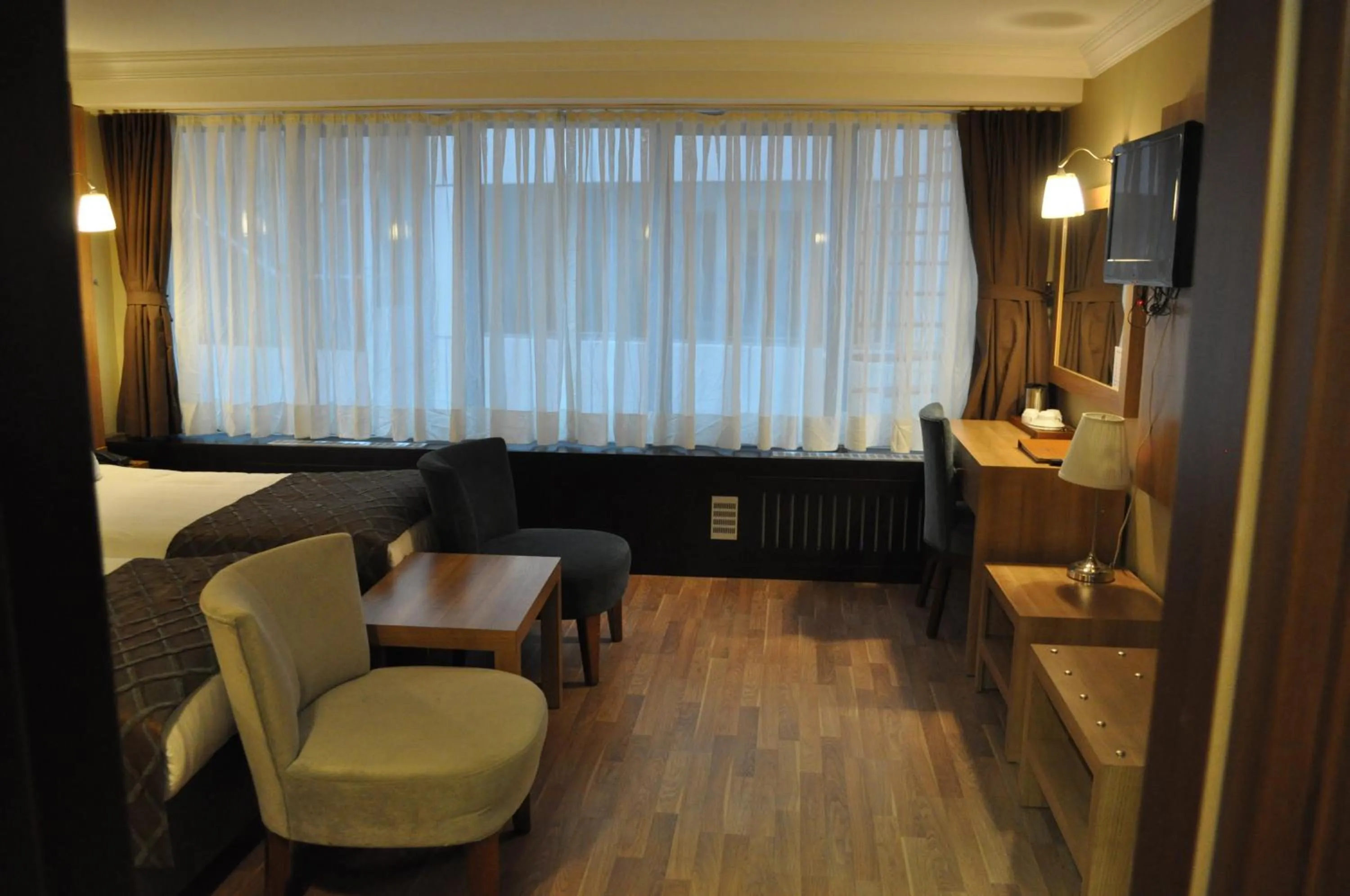 Photo of the whole room in Kadikoy Park Suites