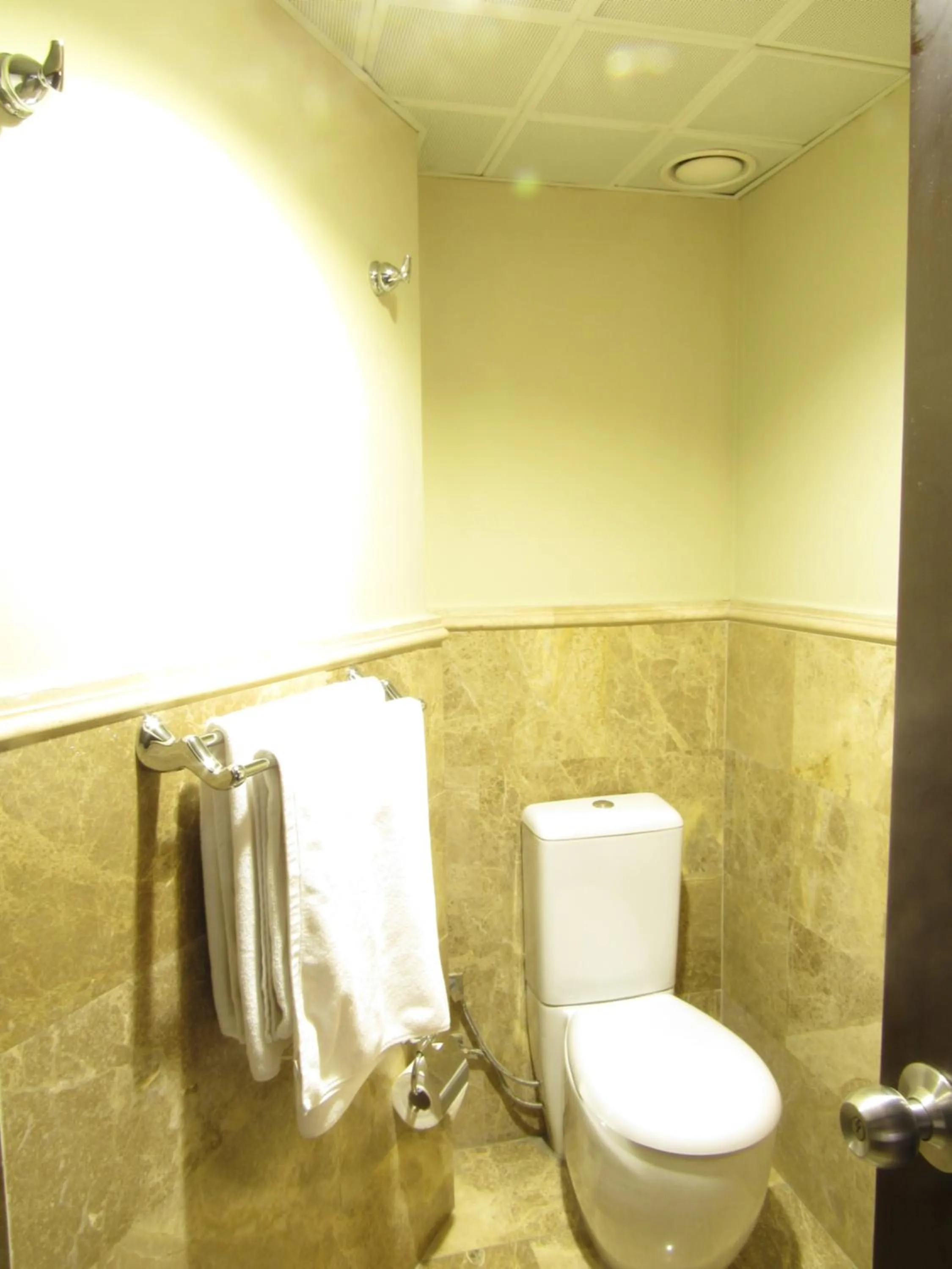 Toilet in Kadikoy Park Suites