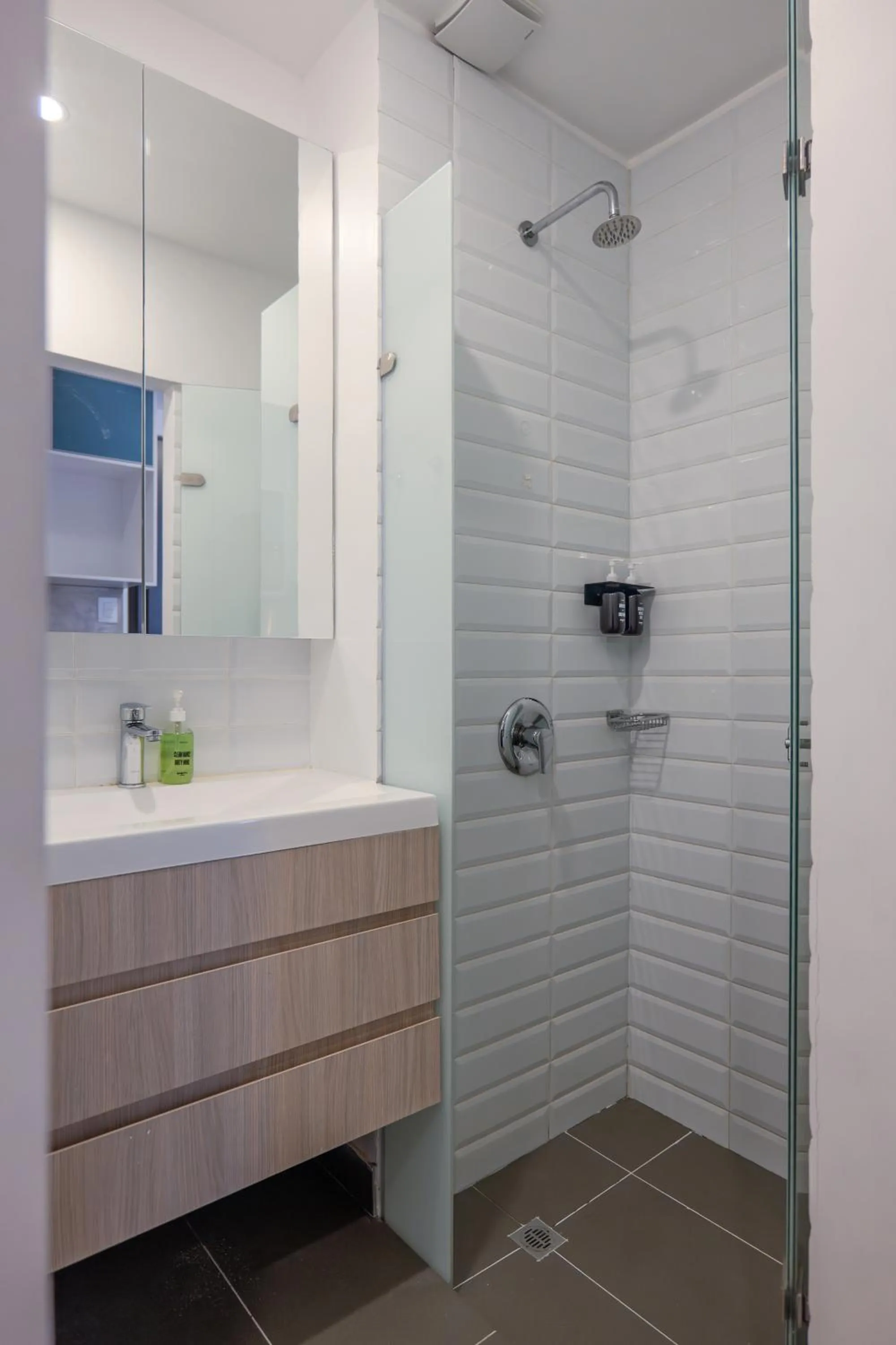 Shower in Spotty Bogotá Centro