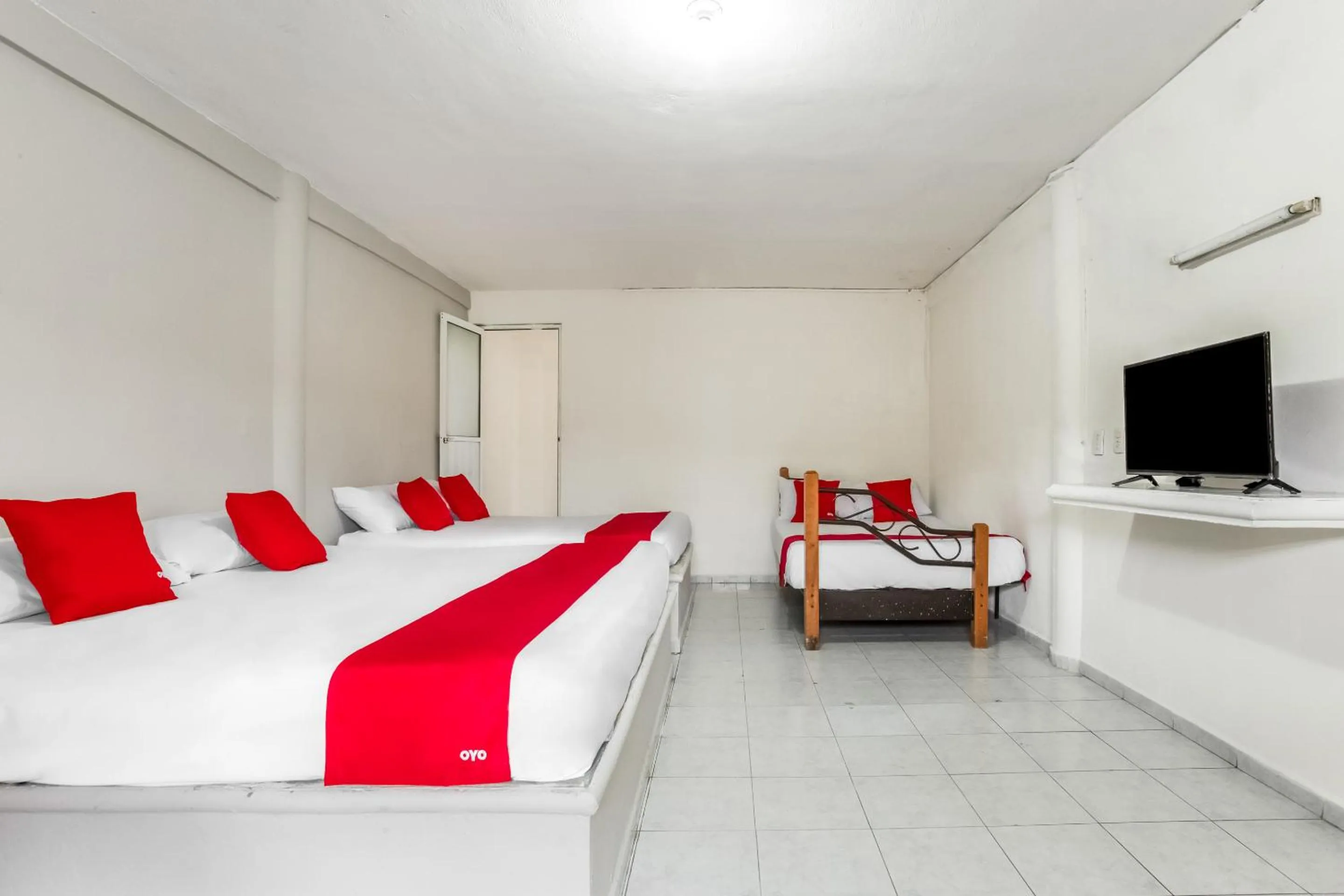 Standard Three beds in OYO Hotel Jaguar